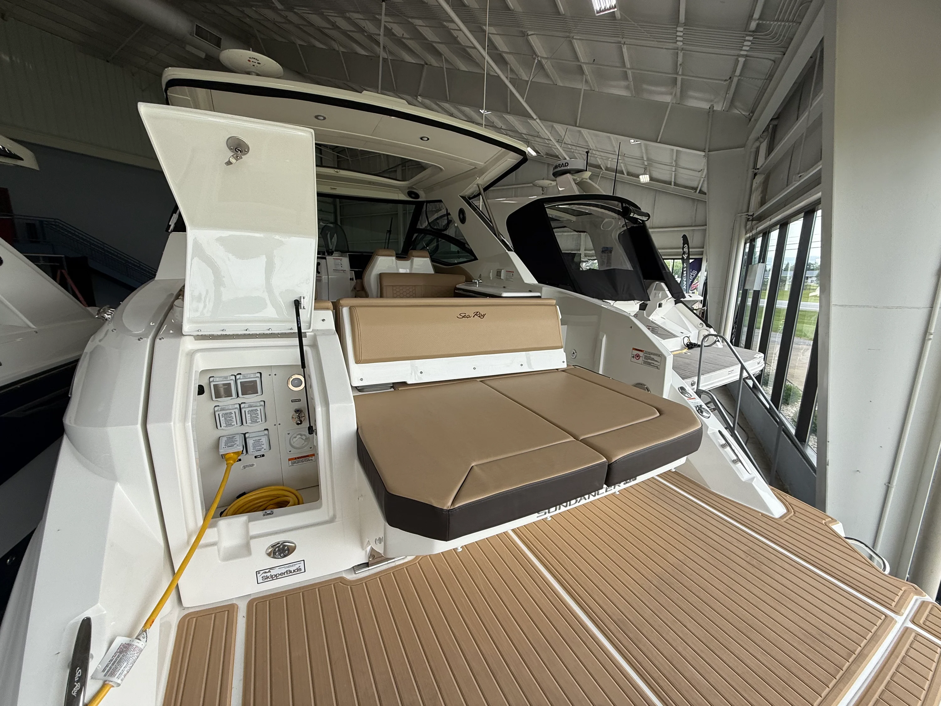 2026 Sea Ray Sundancer 320 Image Thumbnail #5