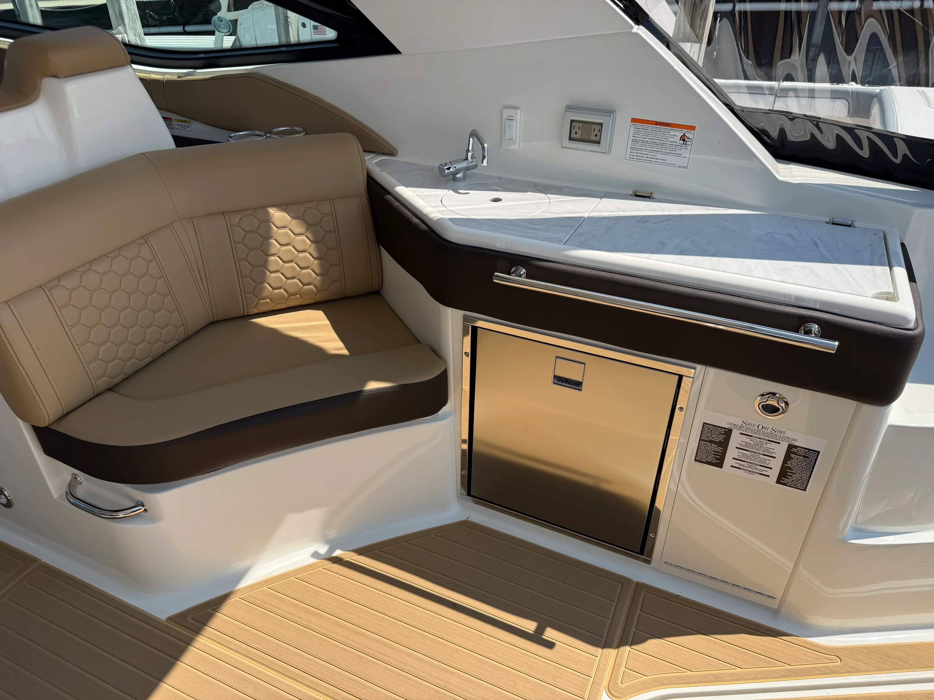 2026 Sea Ray Sundancer 320 Image Thumbnail #11