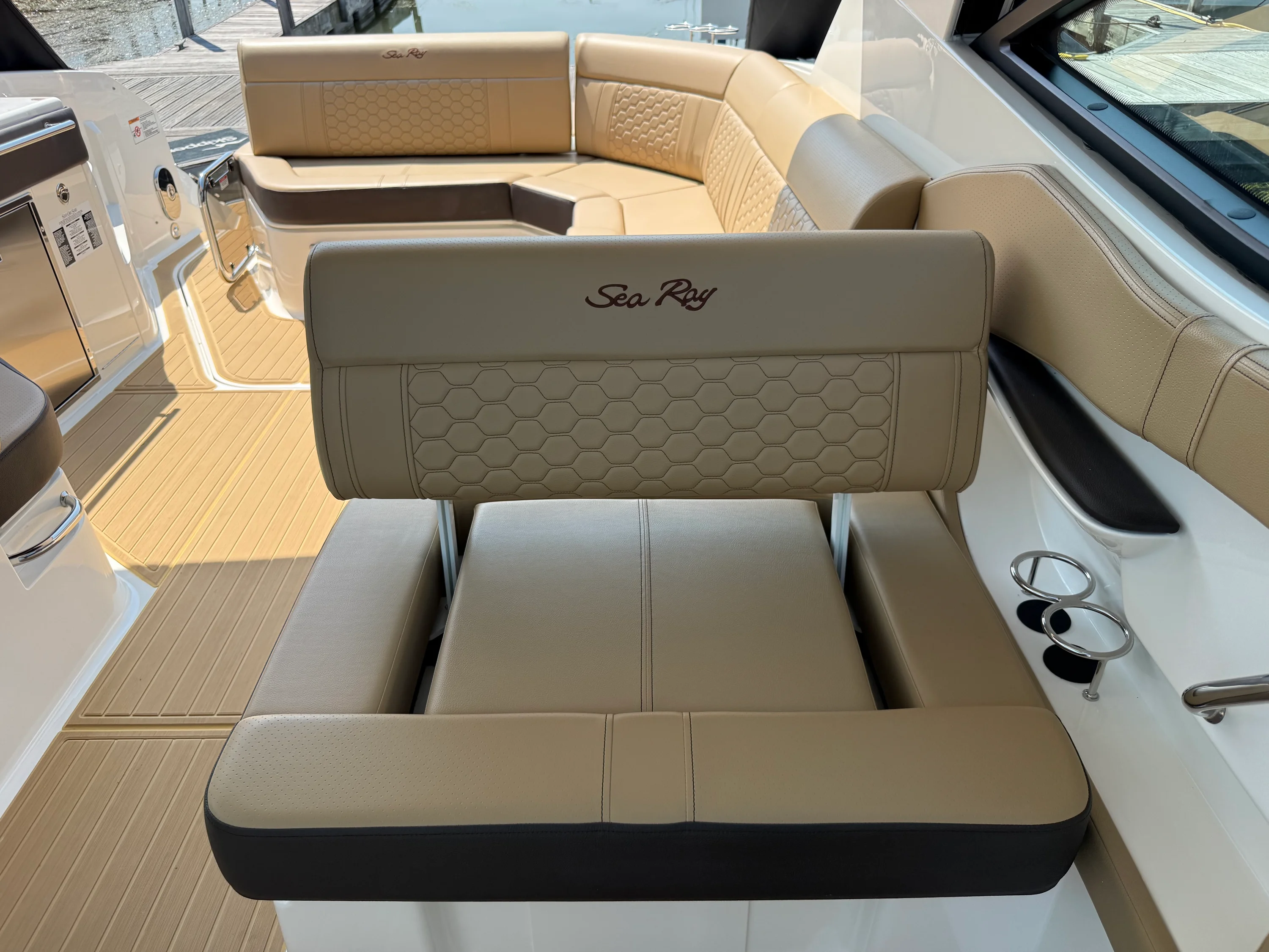 2026 Sea Ray Sundancer 320 Image Thumbnail #15