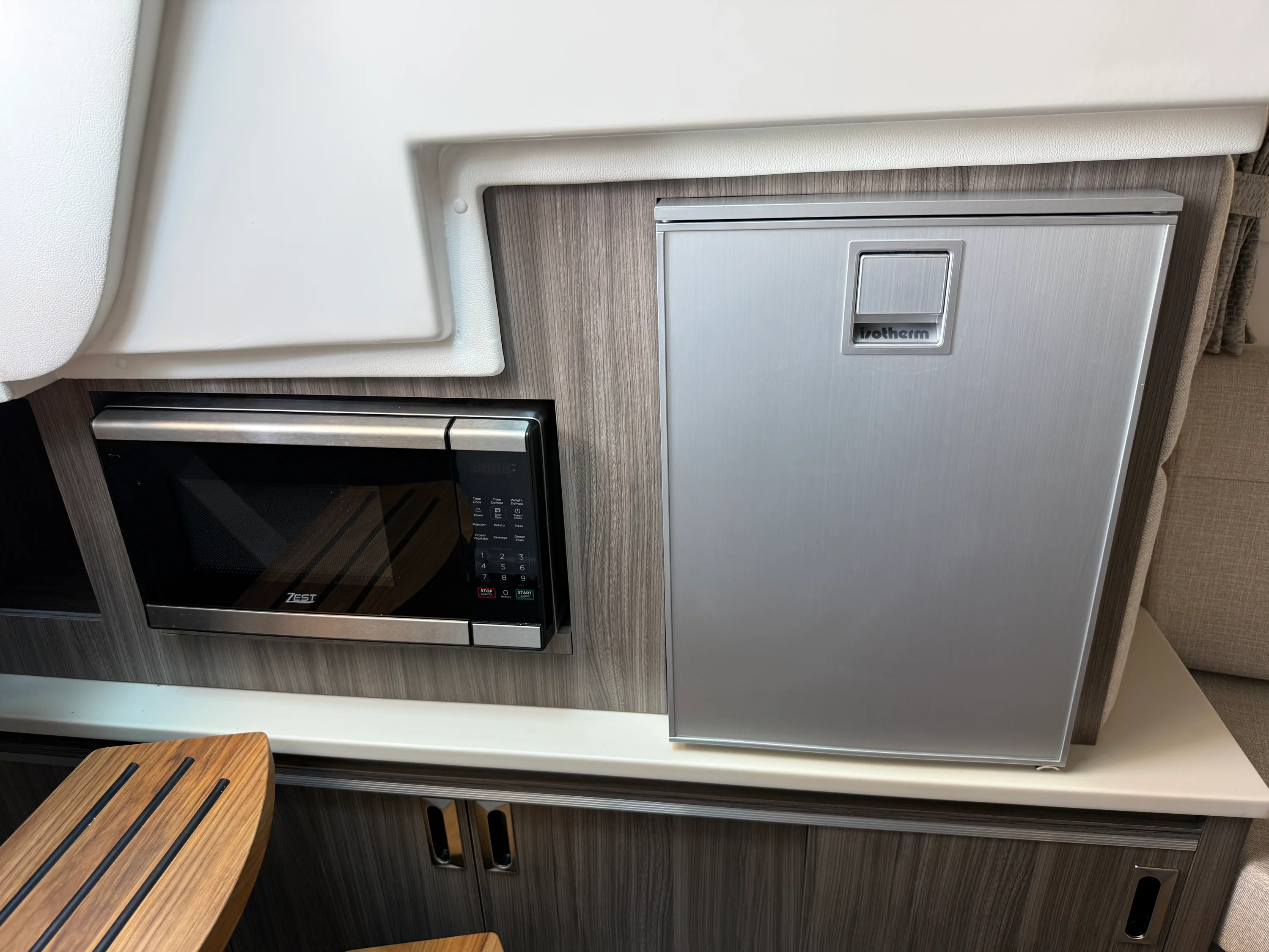 2026 Sea Ray Sundancer 320 Image Thumbnail #26