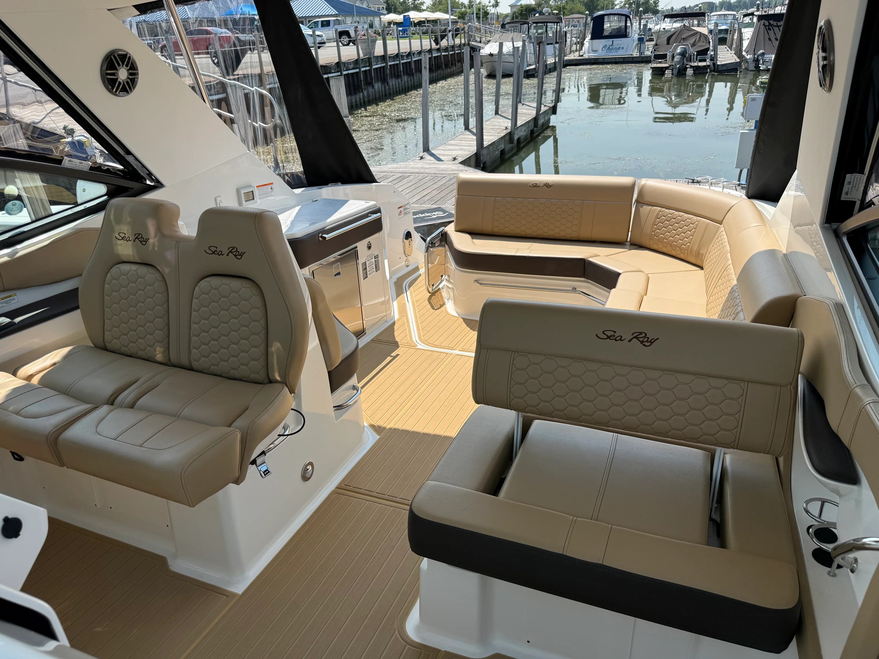 2026 Sea Ray Sundancer 320 Image Thumbnail #16