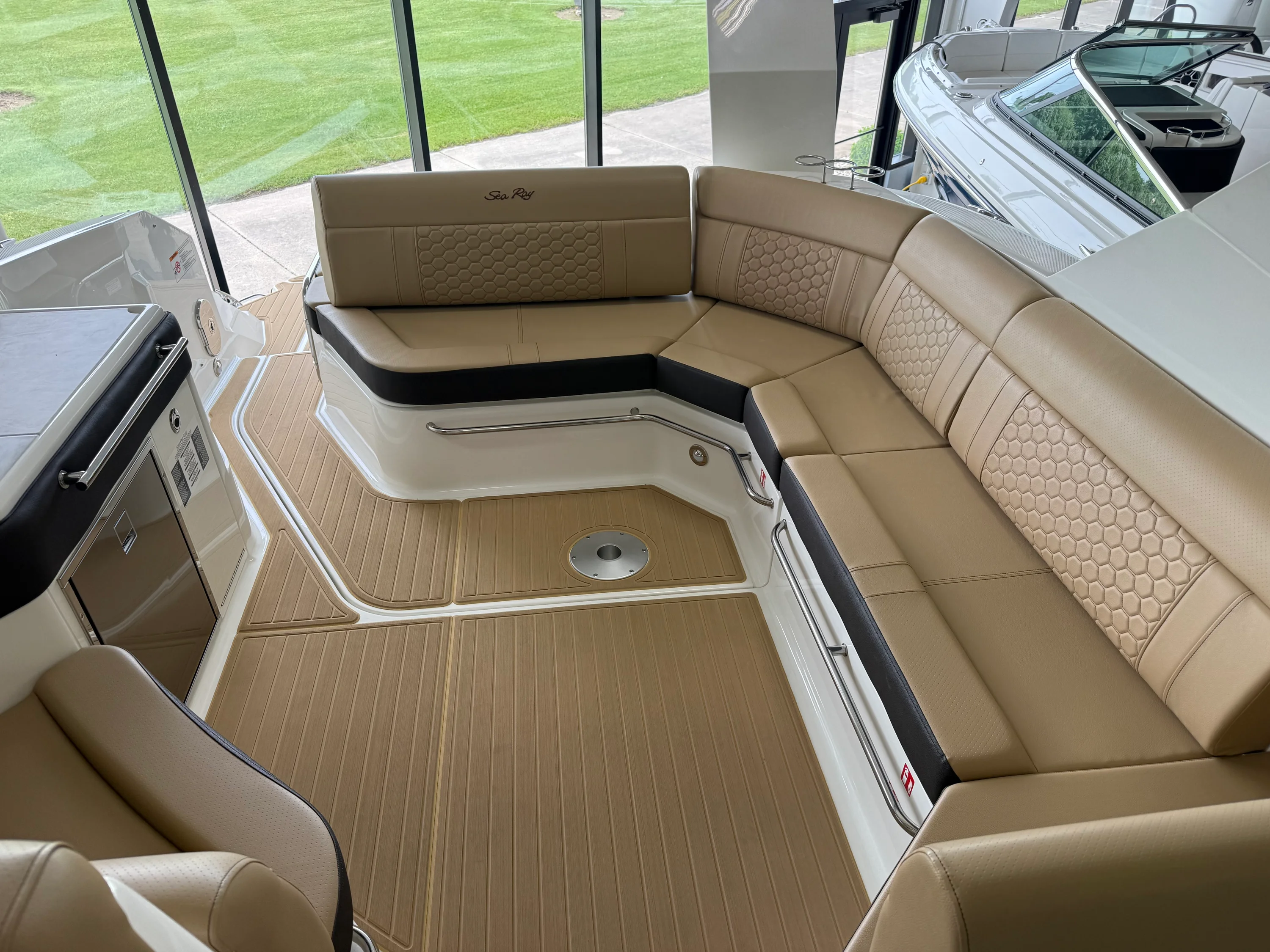 2026 Sea Ray Sundancer 320 Image Thumbnail #4