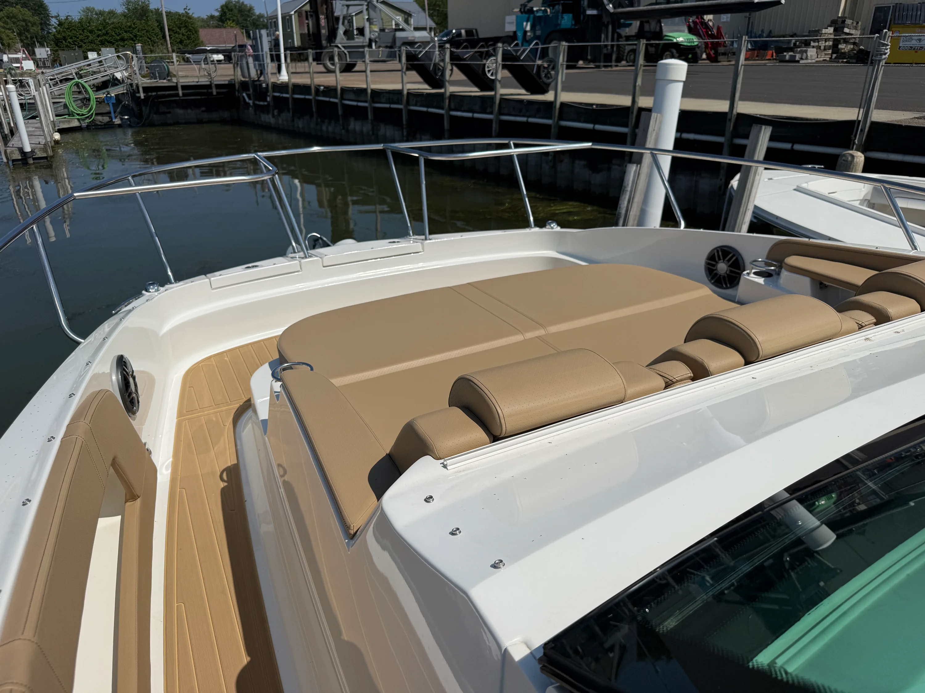 2026 Sea Ray Sundancer 320 Image Thumbnail #32