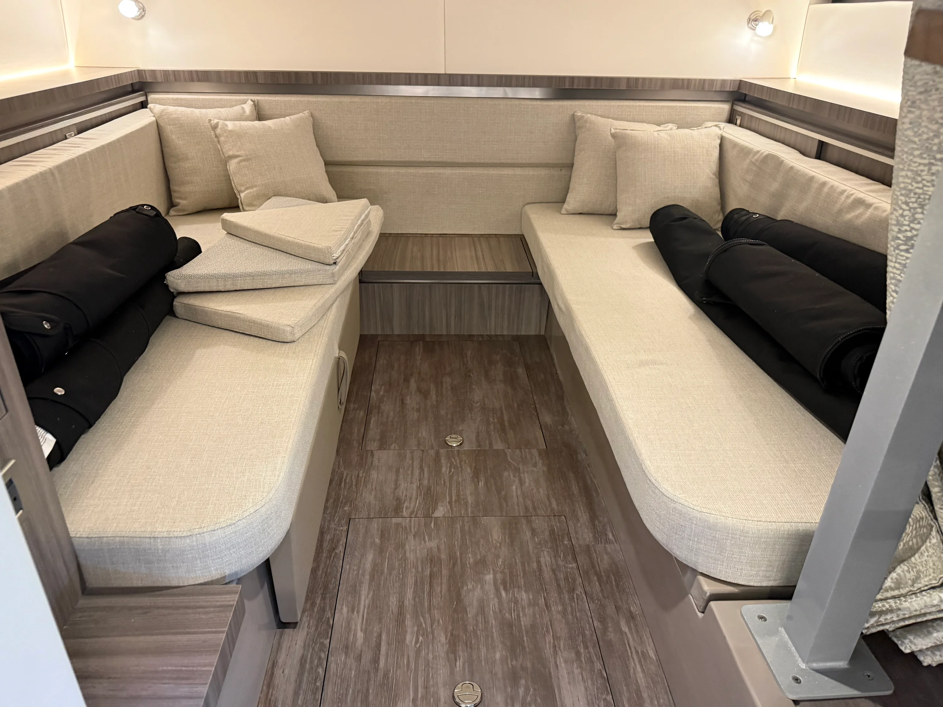 2026 Sea Ray Sundancer 320 Image Thumbnail #11