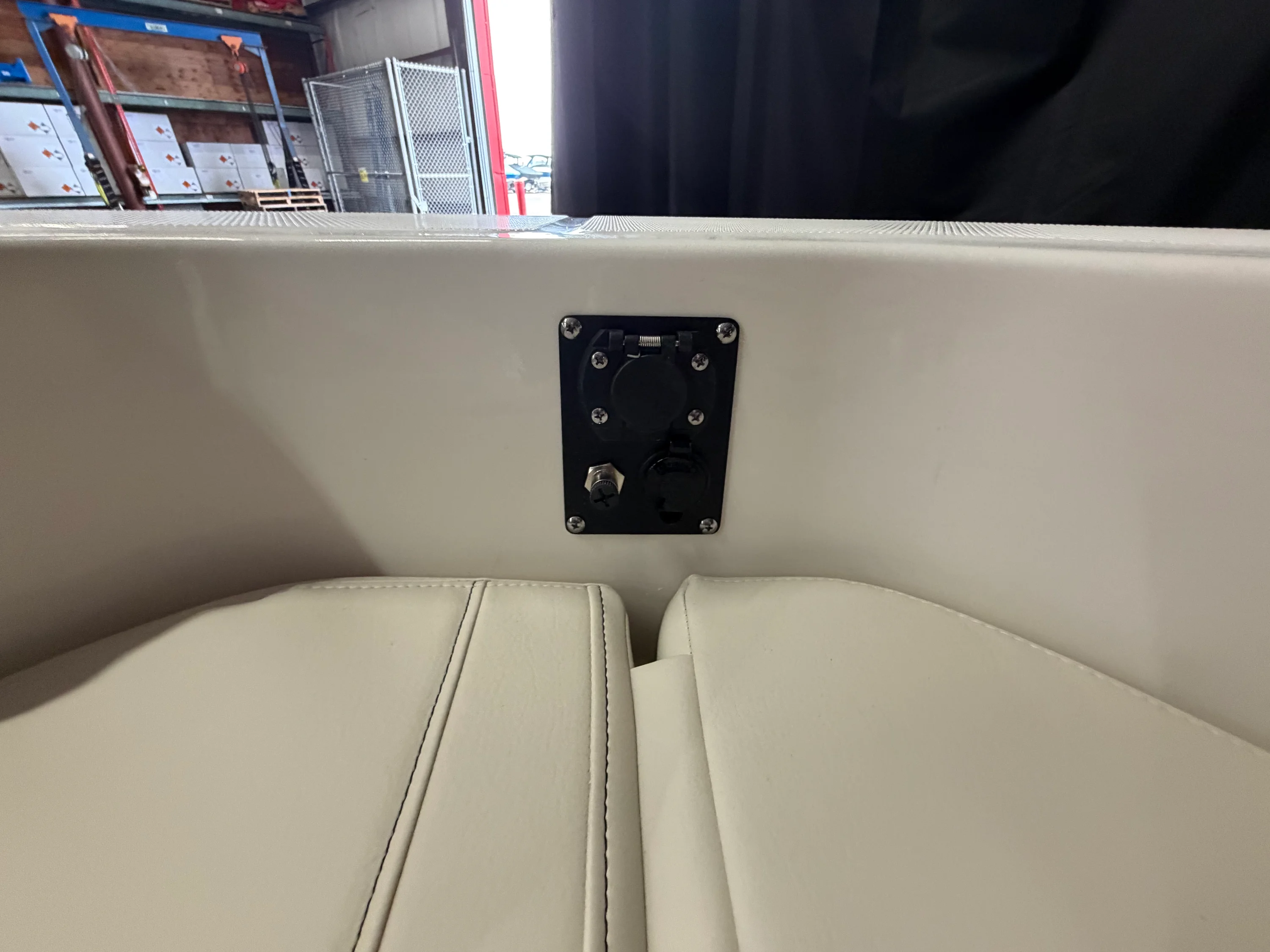 2026 Boston Whaler 250 Dauntless Image Thumbnail #14