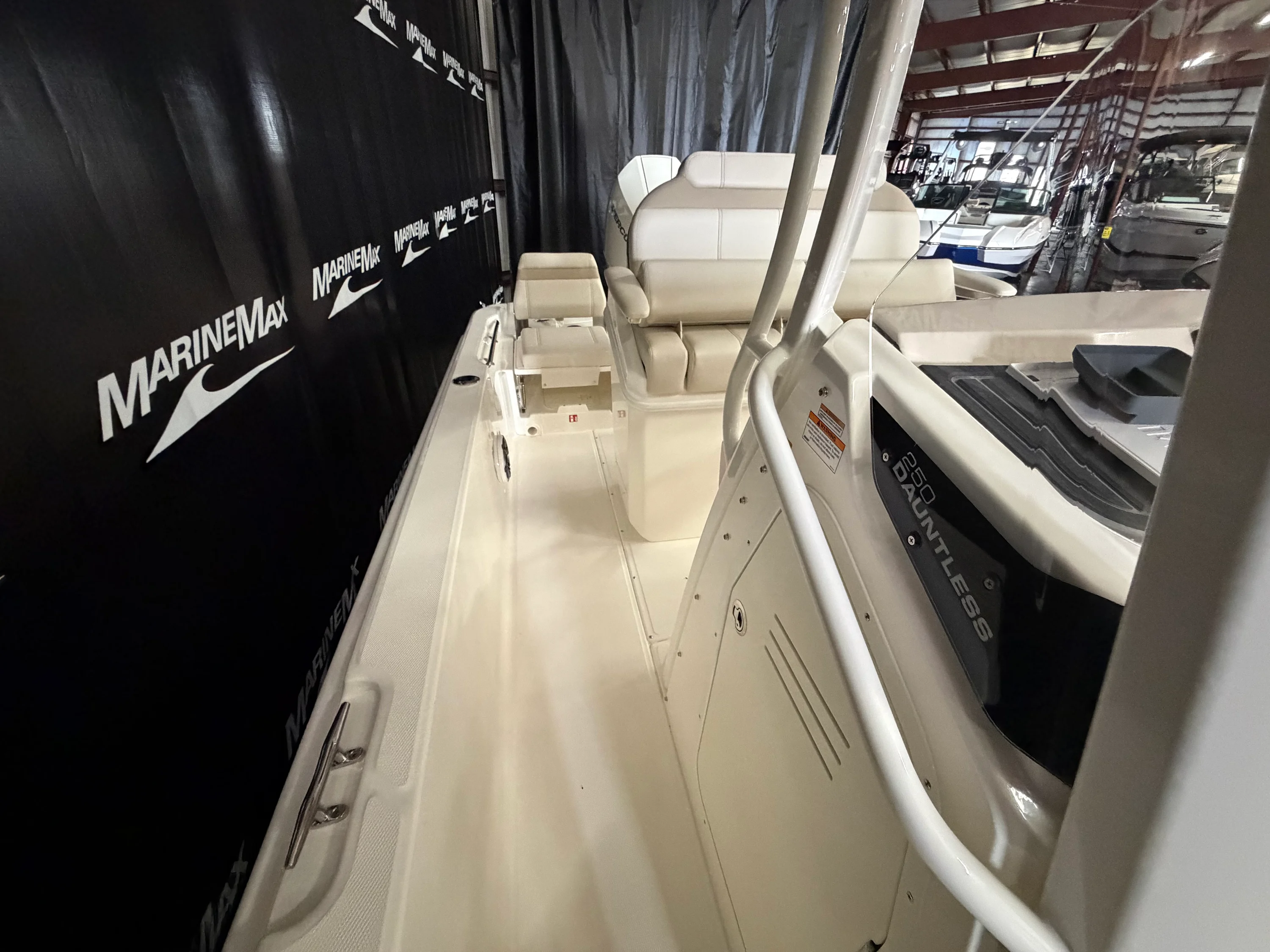 2026 Boston Whaler 250 Dauntless Image Thumbnail #11