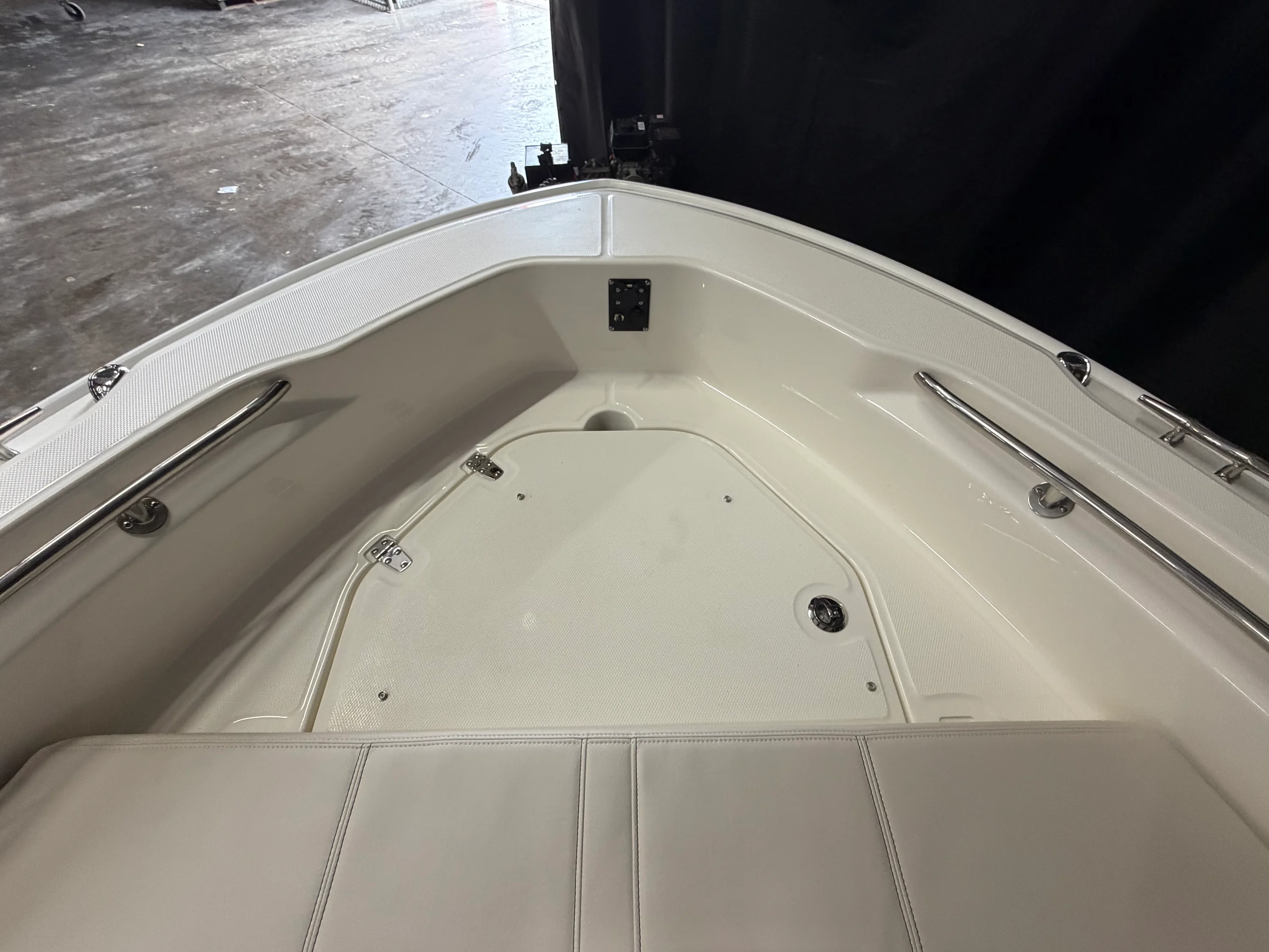 2026 Boston Whaler 250 Dauntless Image Thumbnail #16