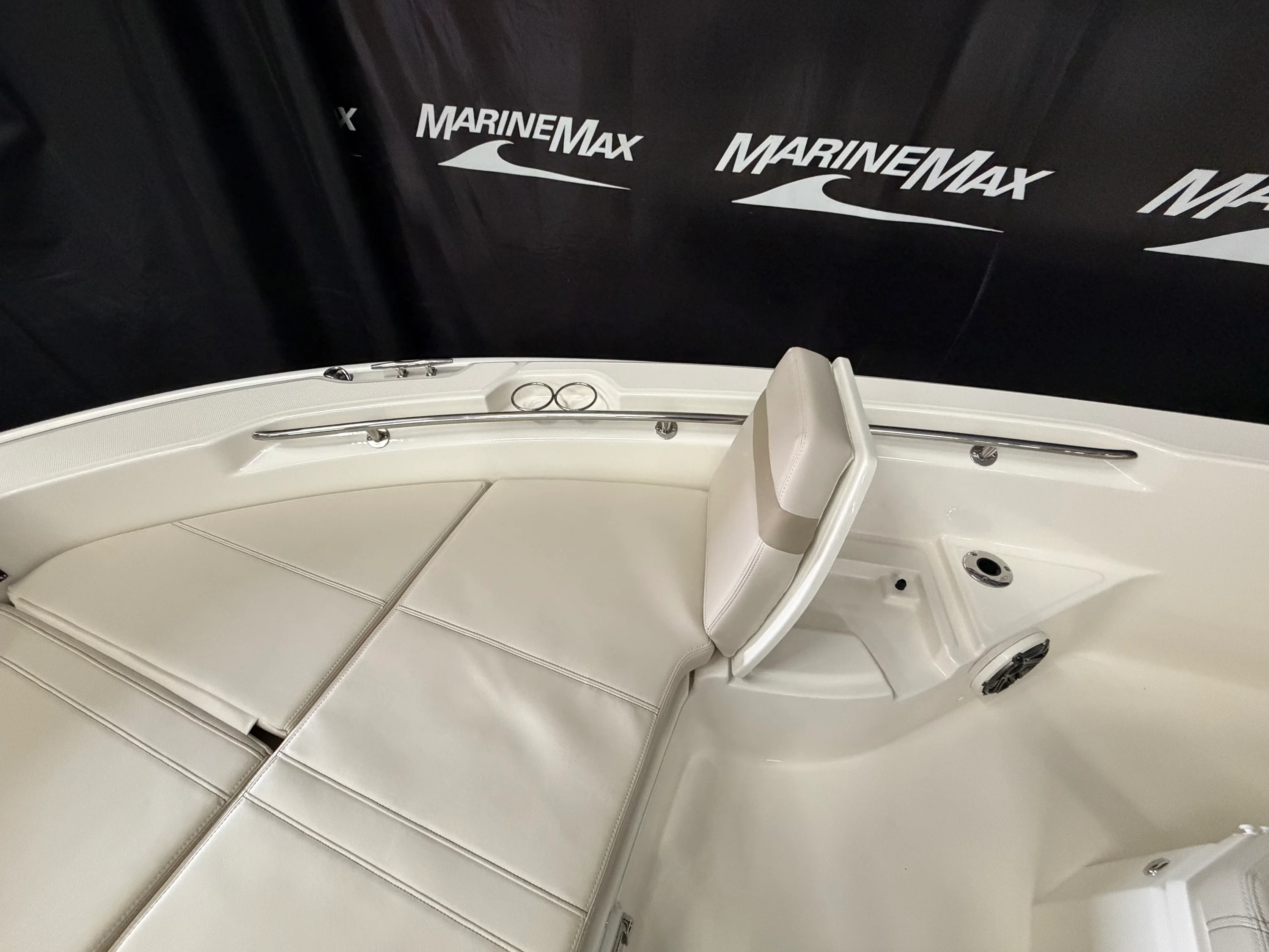 2026 Boston Whaler 250 Dauntless Image Thumbnail #13