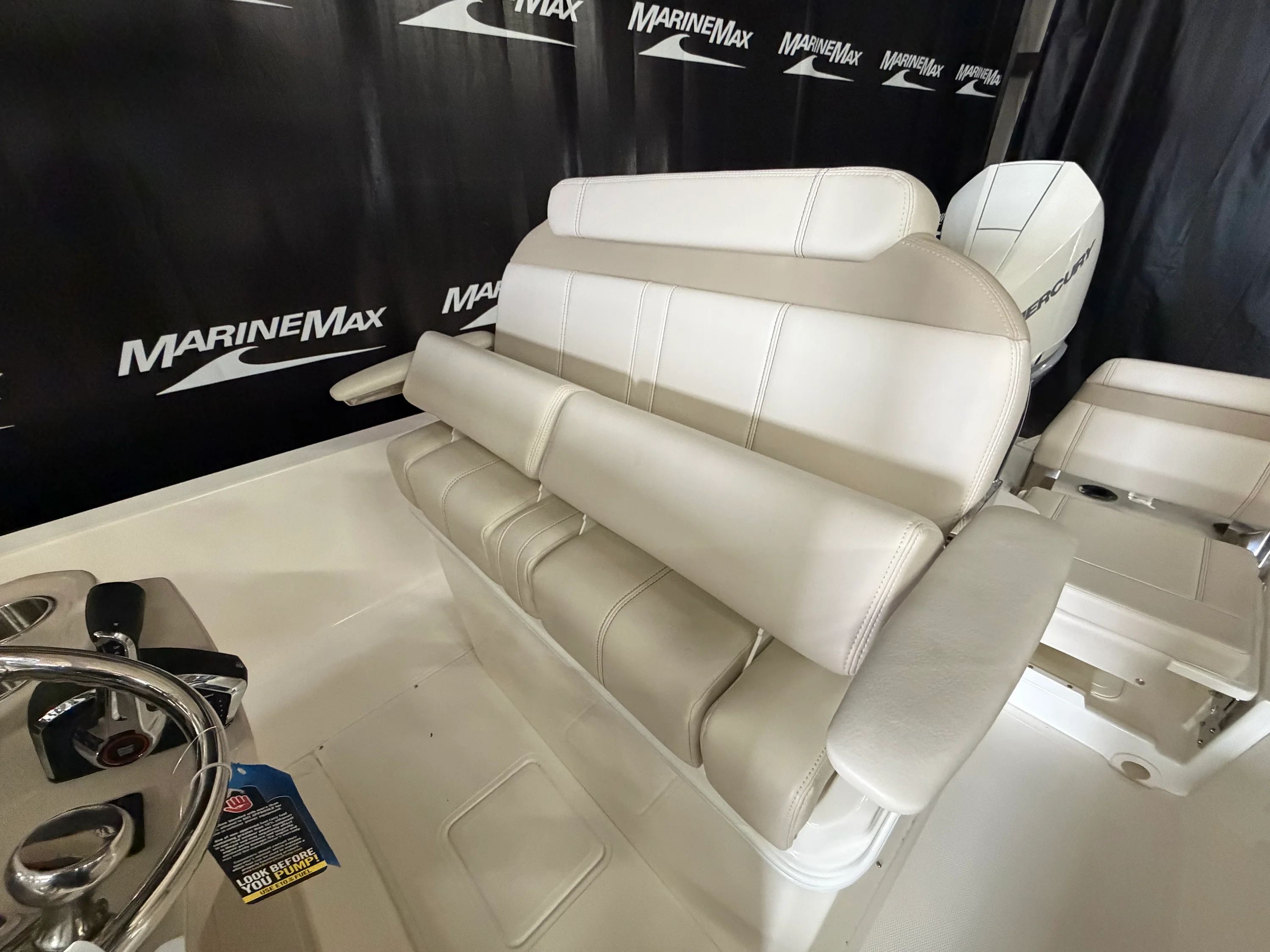 2026 Boston Whaler 250 Dauntless Image Thumbnail #23