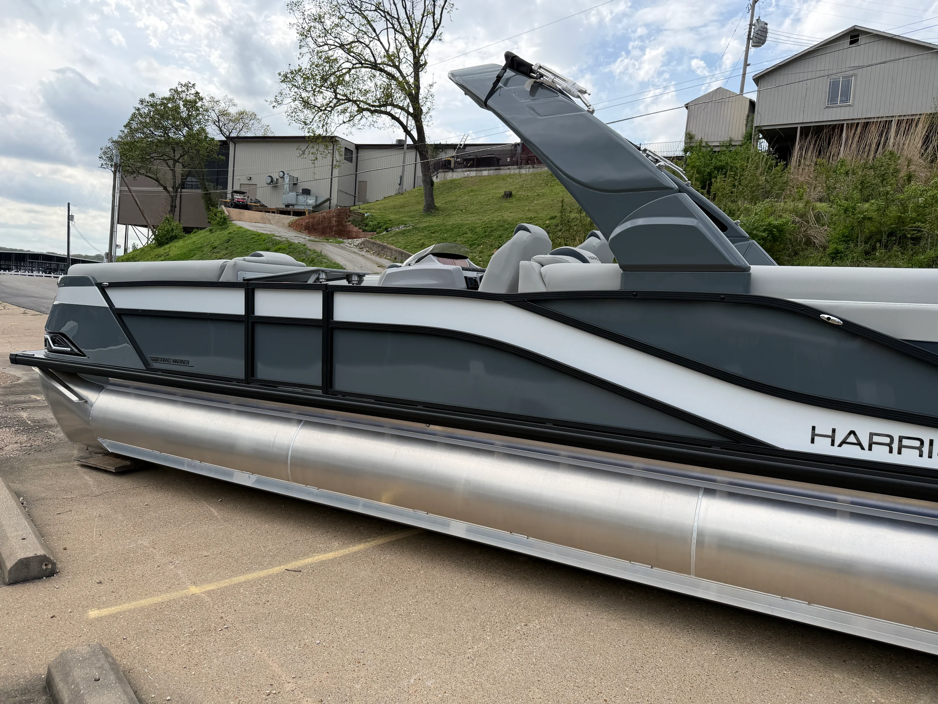 2026 Harris GRAND MARINER 270 Image Thumbnail #1