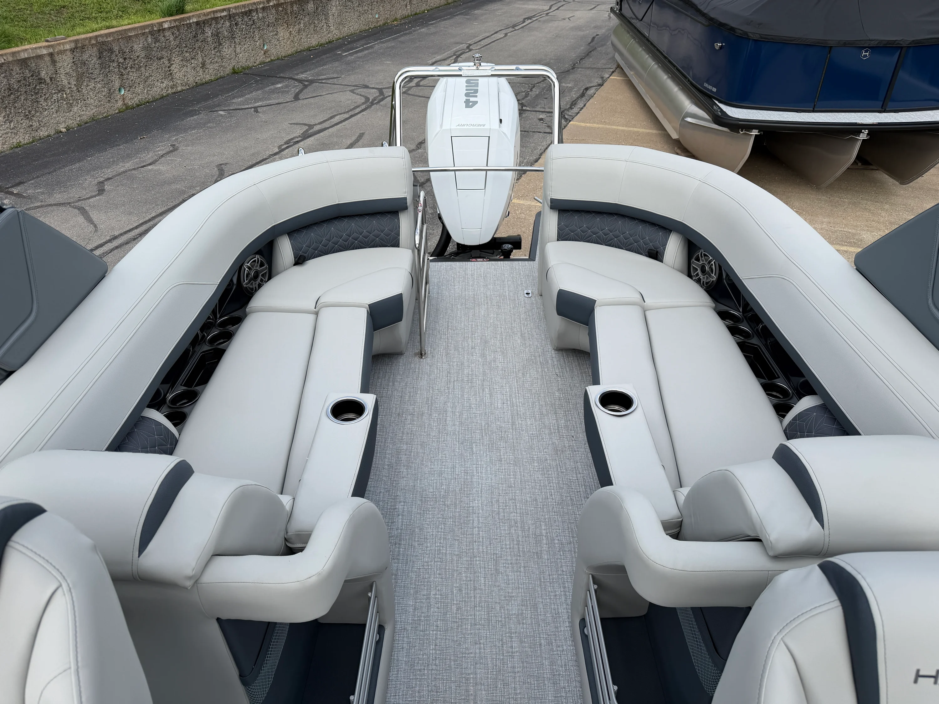 2026 Harris GRAND MARINER 270 Image Thumbnail #11