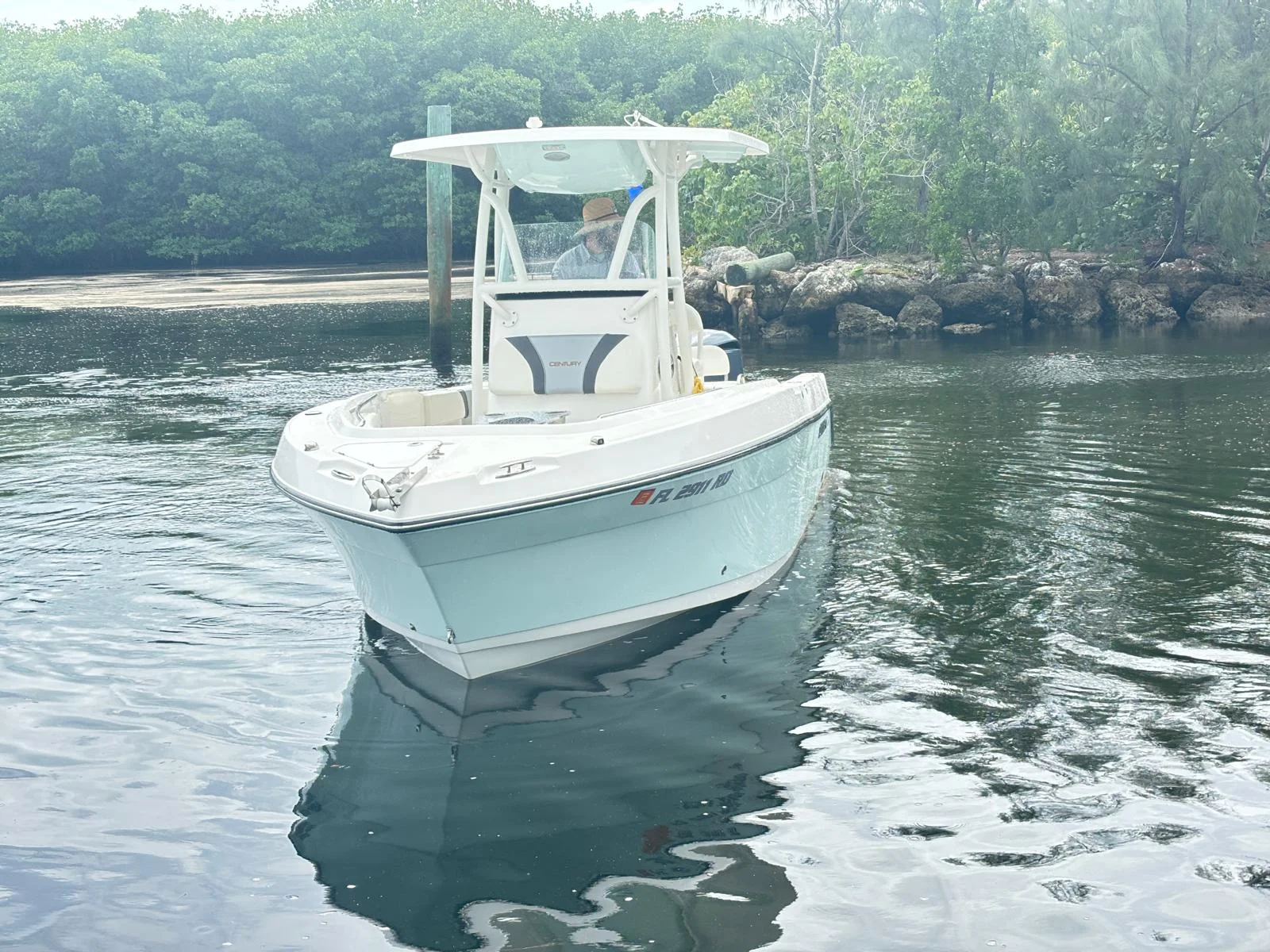 Thumbnail 3 for 2017 Century 2301 CENTER CONSOLE