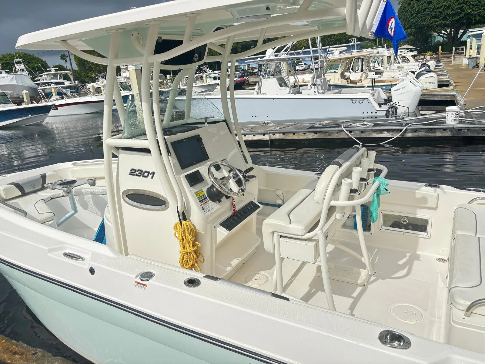 2017 Century 2301 CENTER CONSOLE Image Thumbnail #8