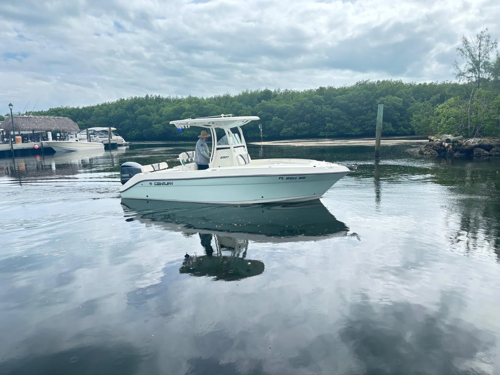 2017 Century 2301 CENTER CONSOLE