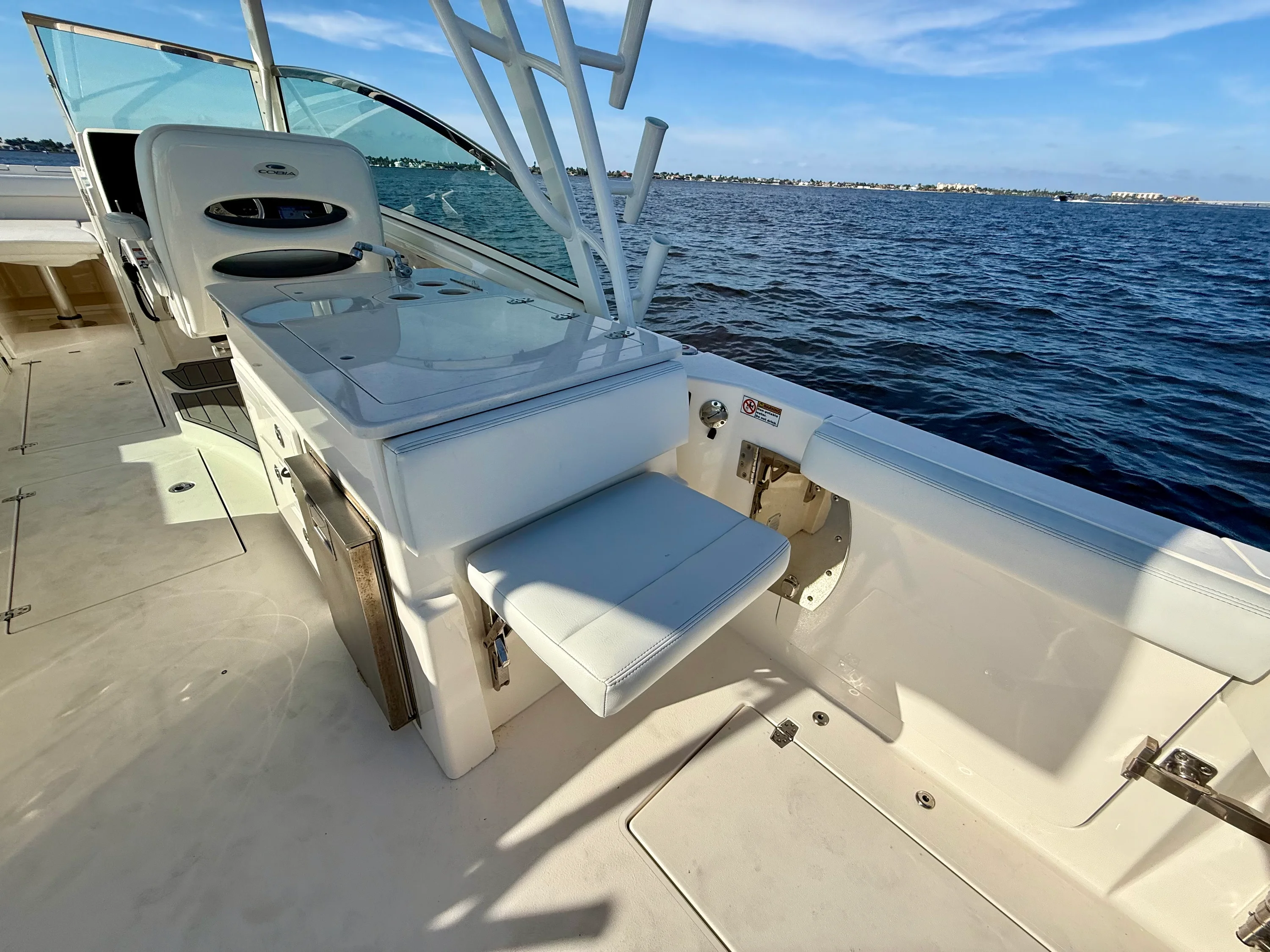 2022 Cobia 330 DUAL CONSOLE Image Thumbnail #16