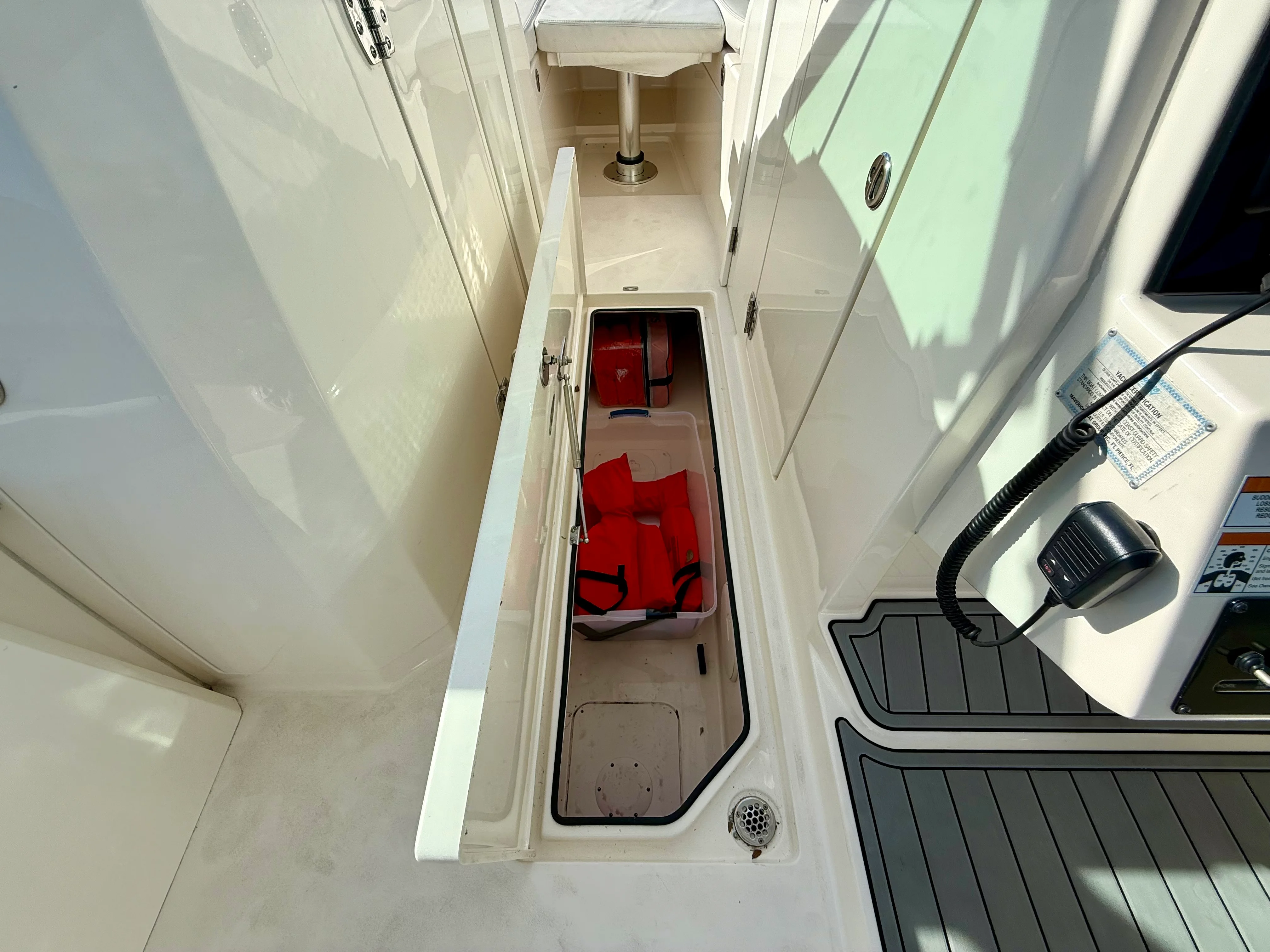 2022 Cobia 330 DUAL CONSOLE Image Thumbnail #37