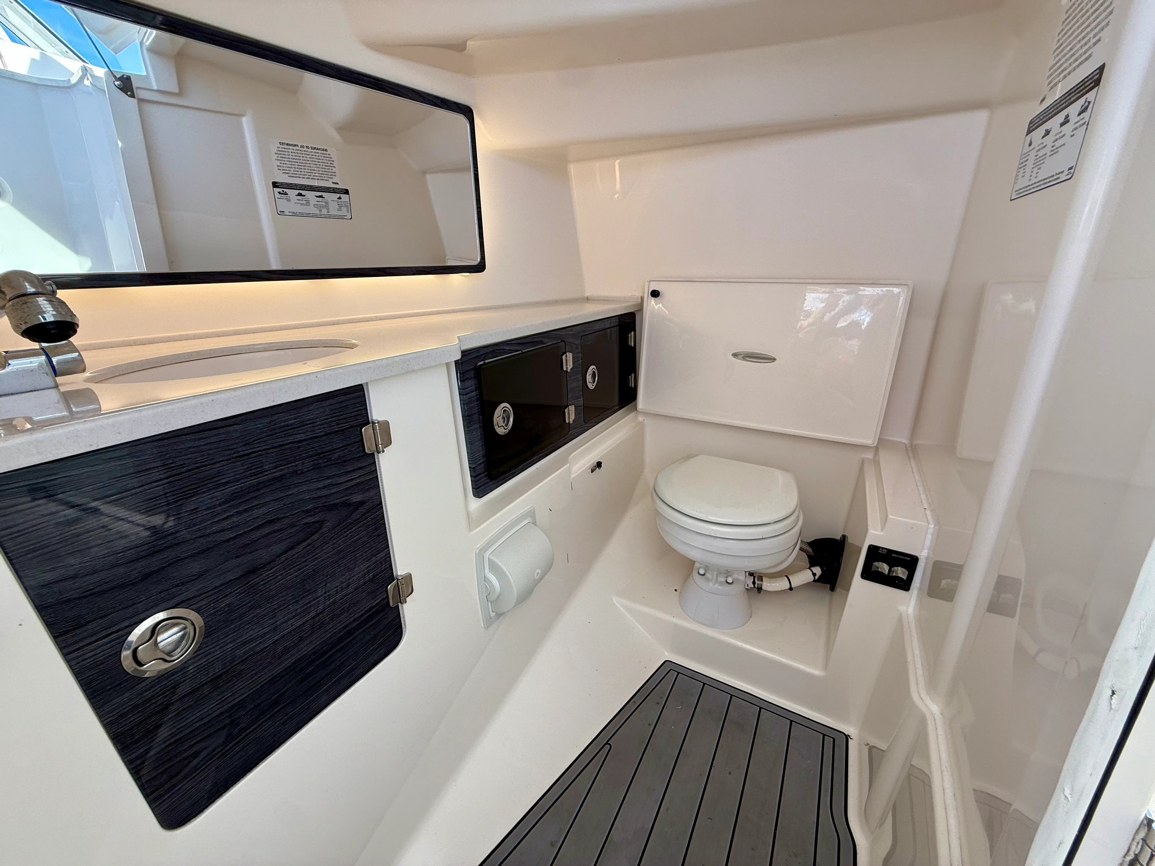 2022 Cobia 330 DUAL CONSOLE Image Thumbnail #38