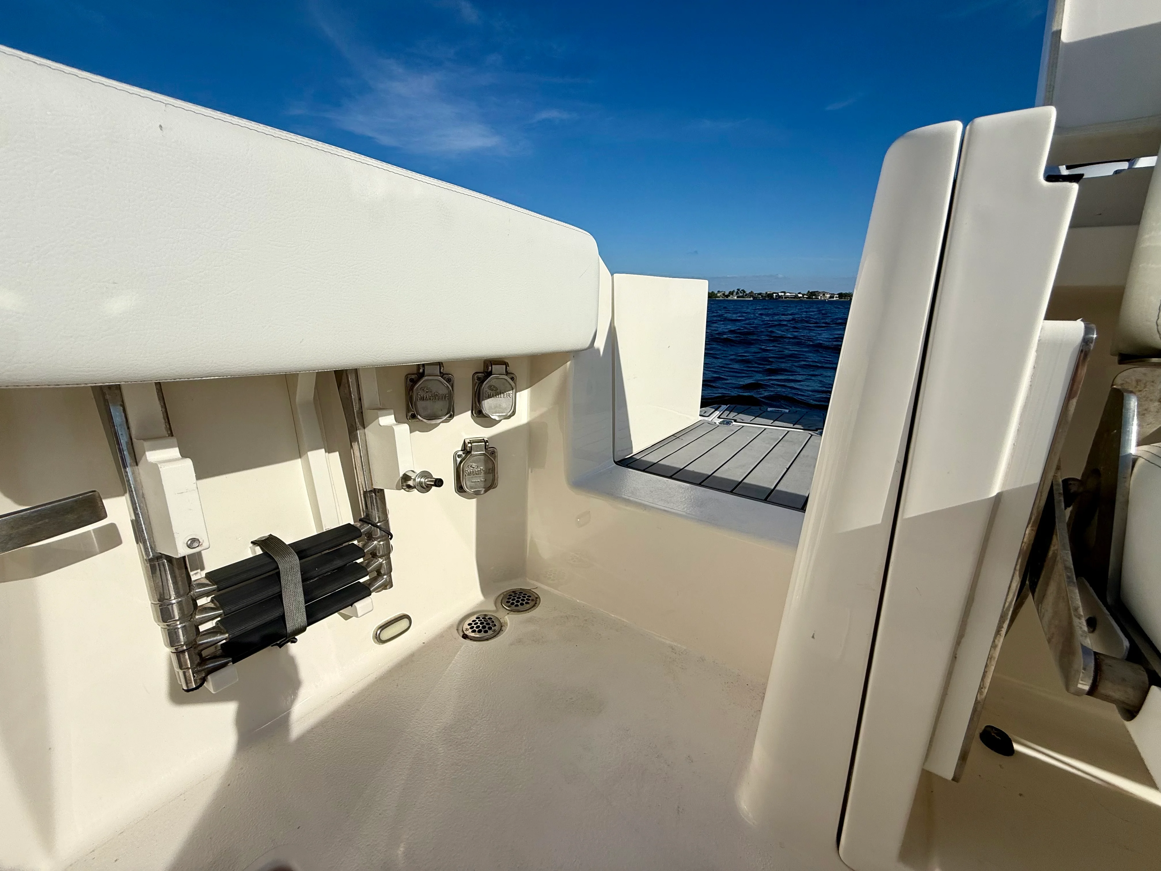 2022 Cobia 330 DUAL CONSOLE Image Thumbnail #19