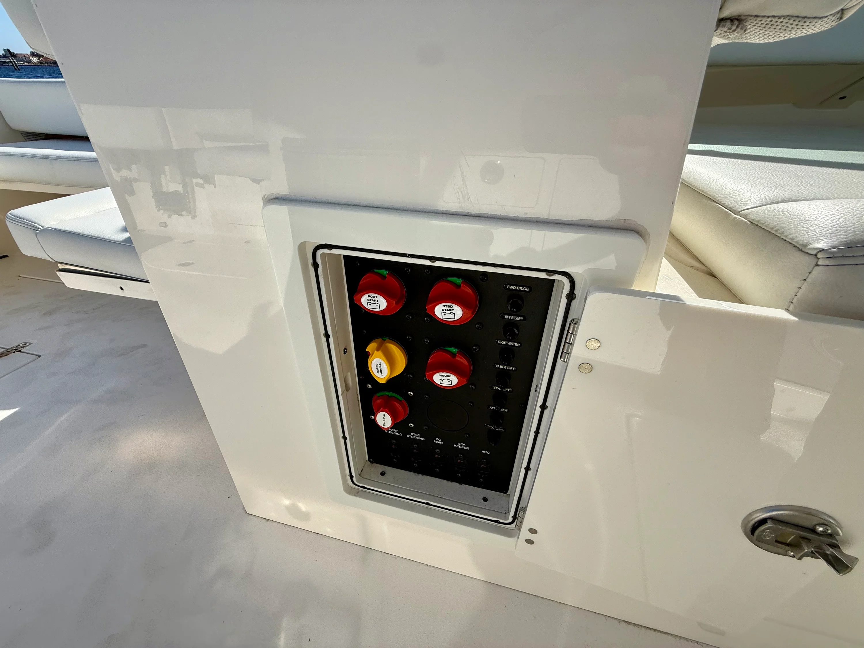 2022 Cobia 330 DUAL CONSOLE Image Thumbnail #35