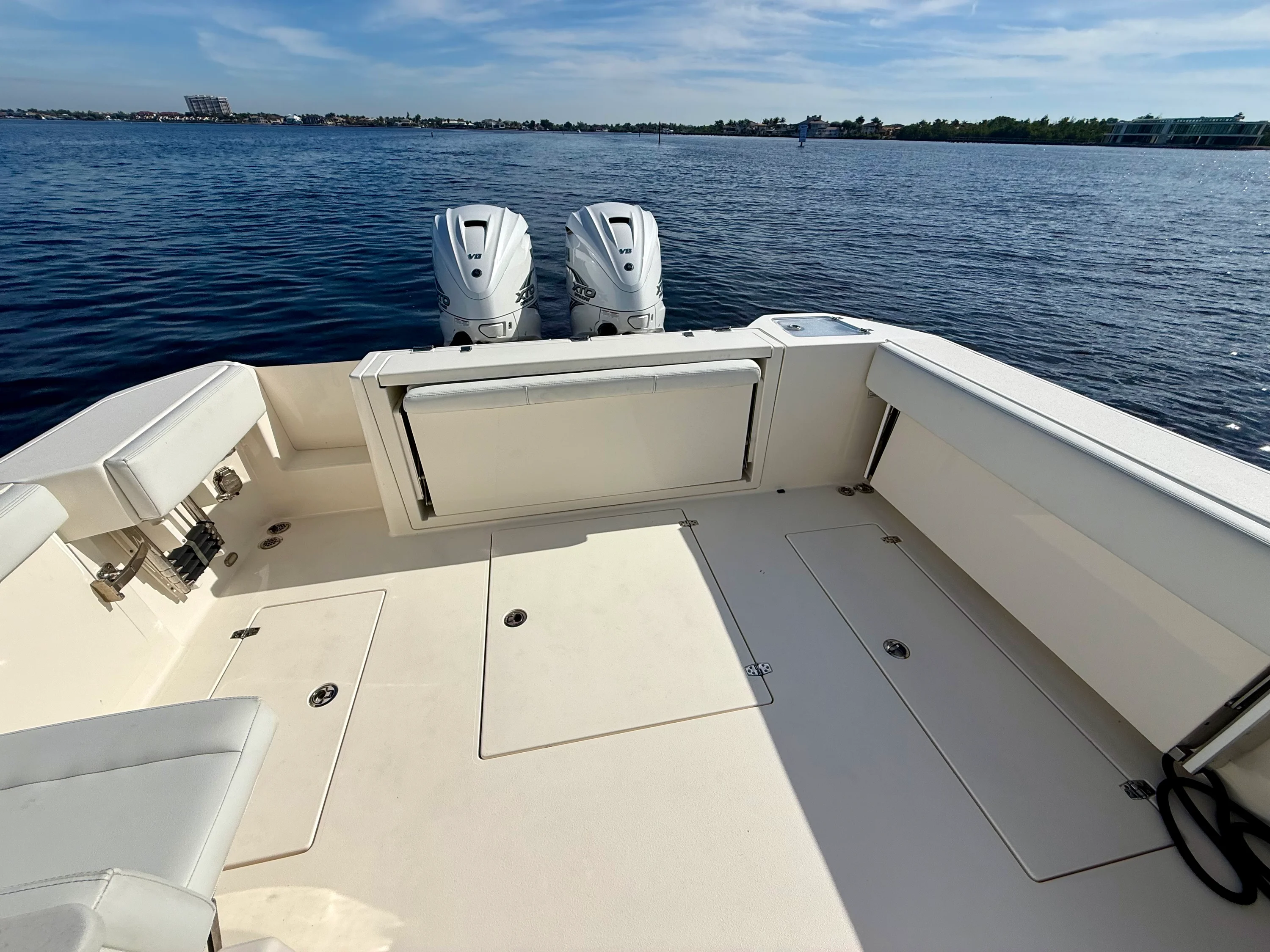 2022 Cobia 330 DUAL CONSOLE Image Thumbnail #23