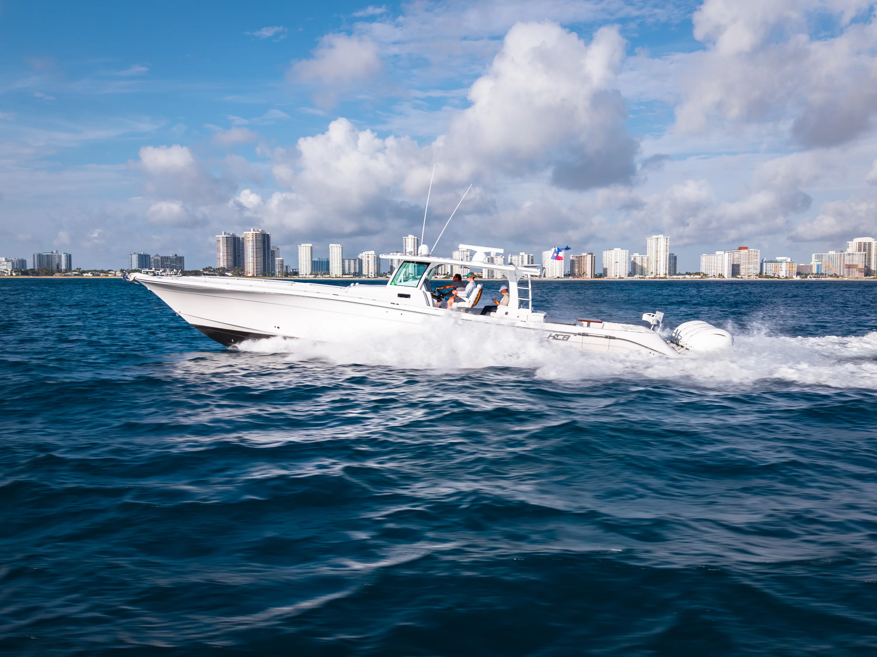 2020 HCB 53 Suenos Image Thumbnail #11