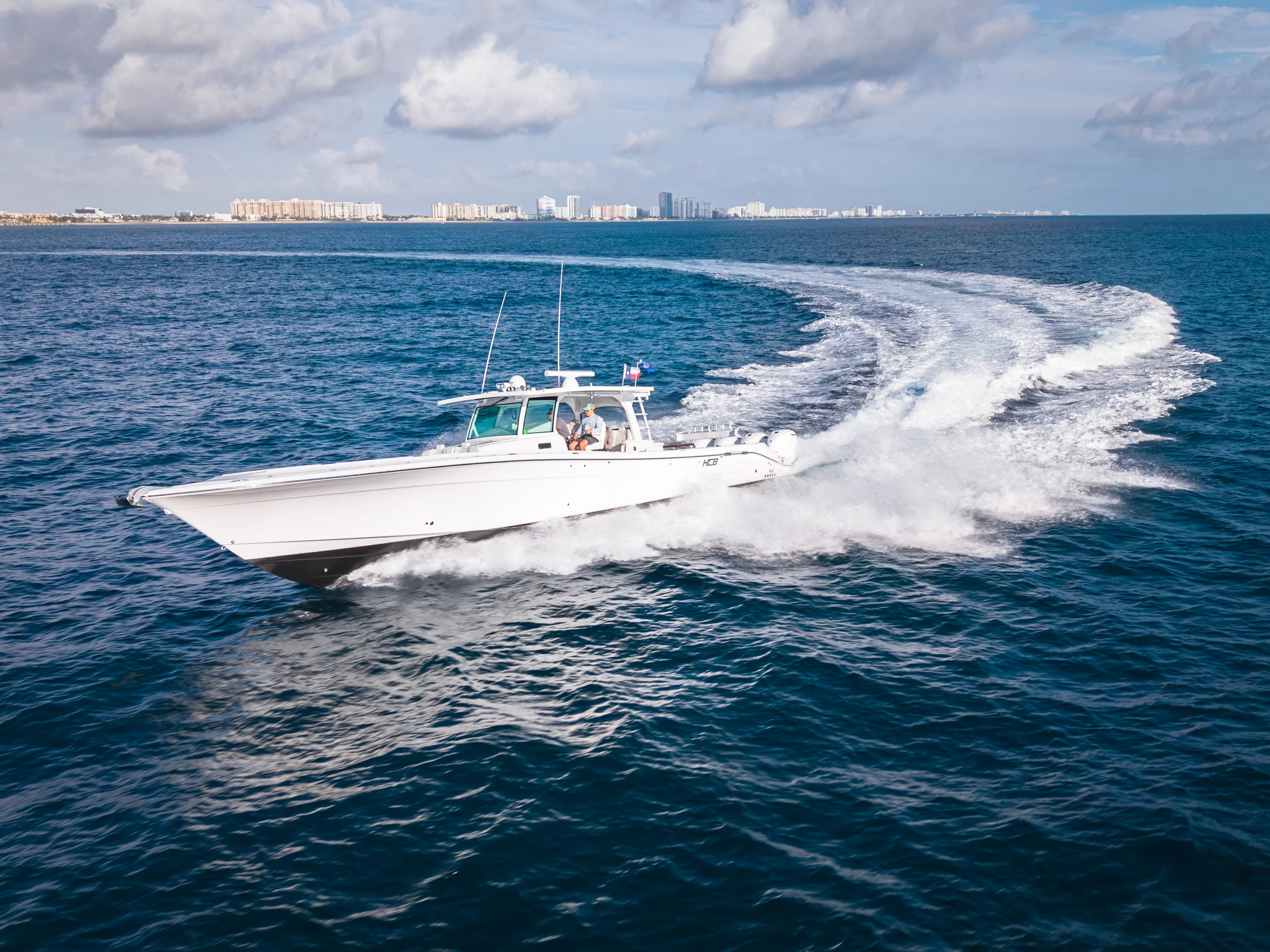 2020 HCB 53 Suenos Image Thumbnail #10