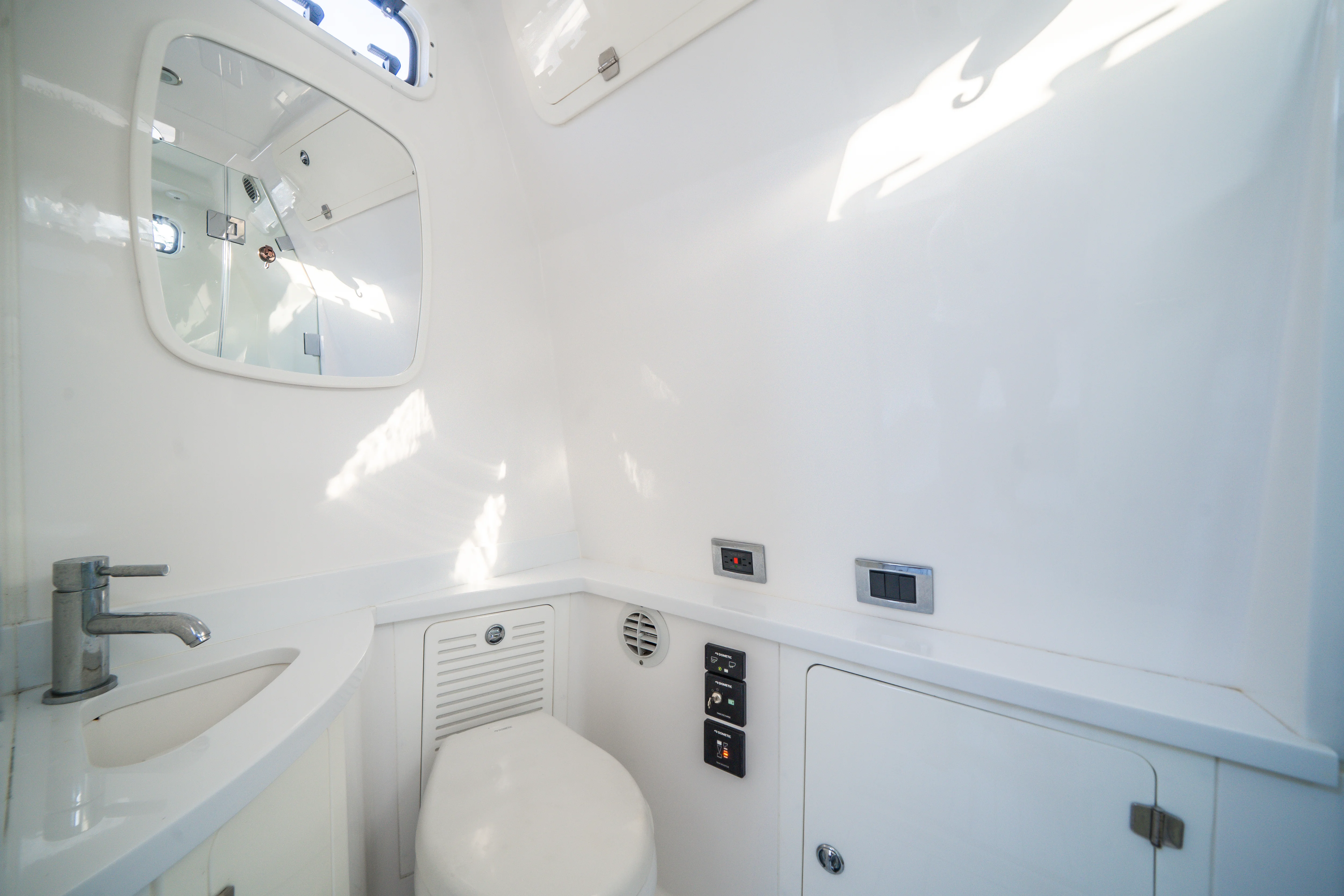 2020 HCB 53 Suenos Image Thumbnail #52