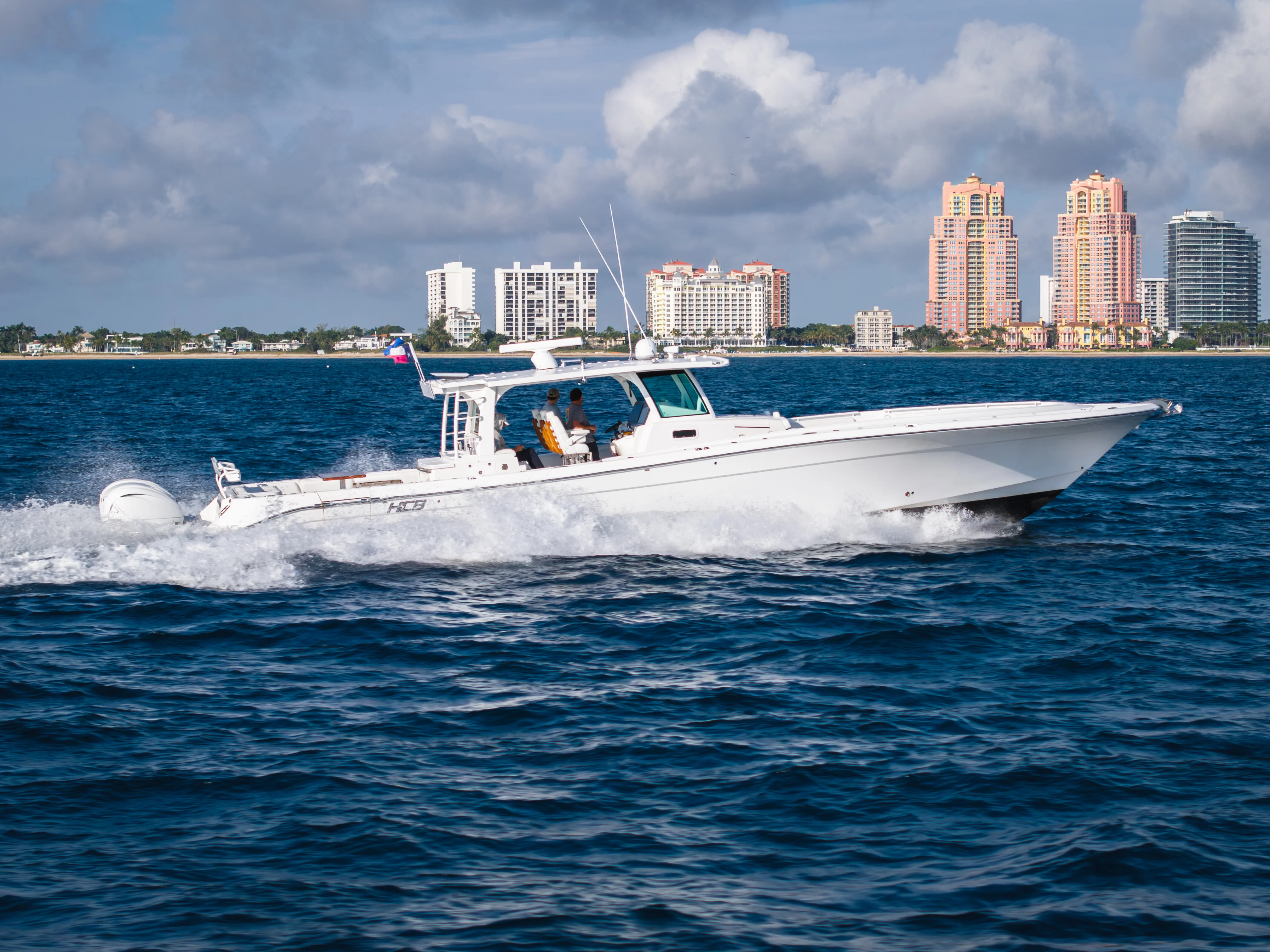 2020 HCB 53 Suenos Image Thumbnail #4