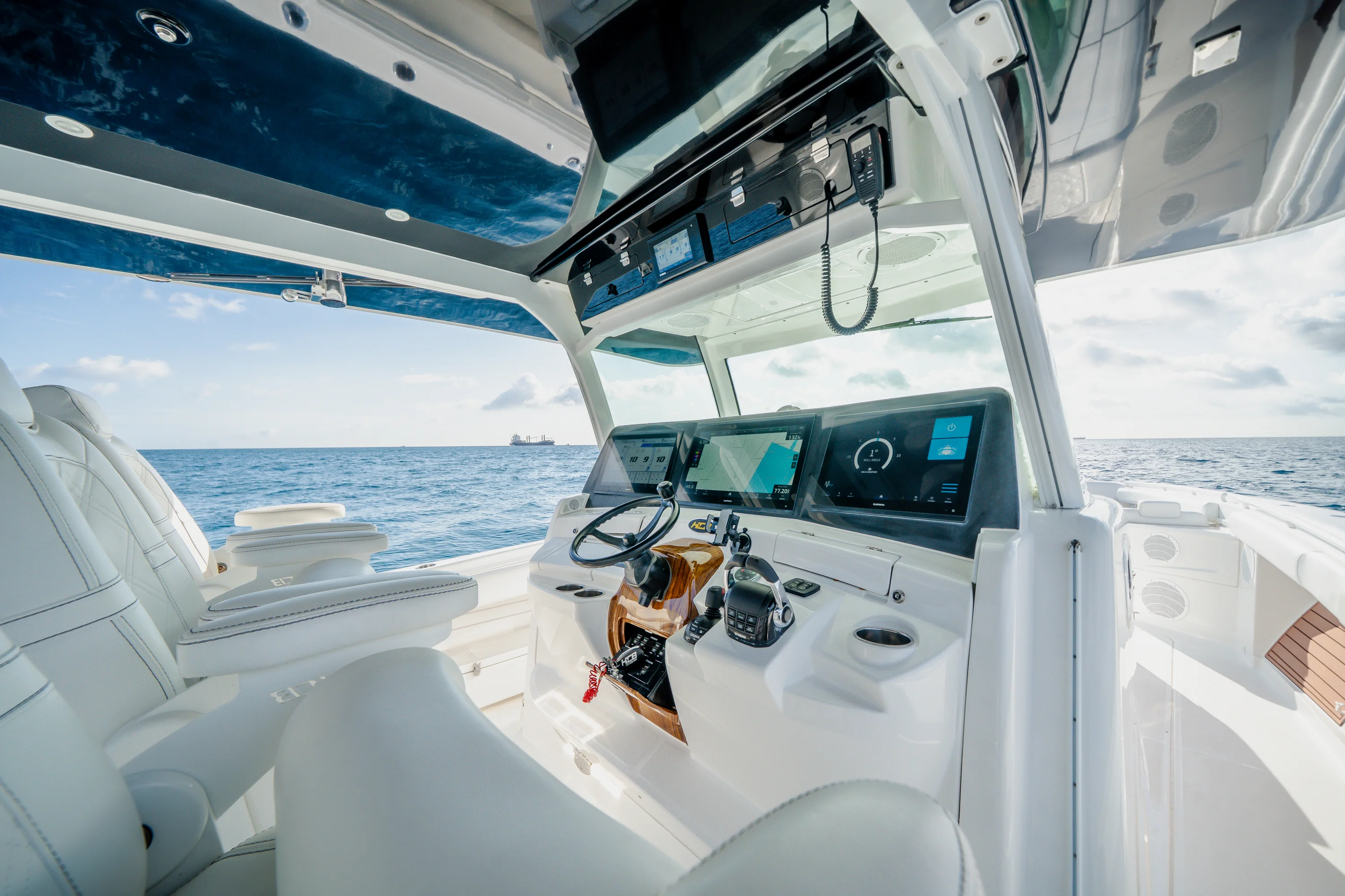 2020 HCB 53 Suenos Image Thumbnail #37