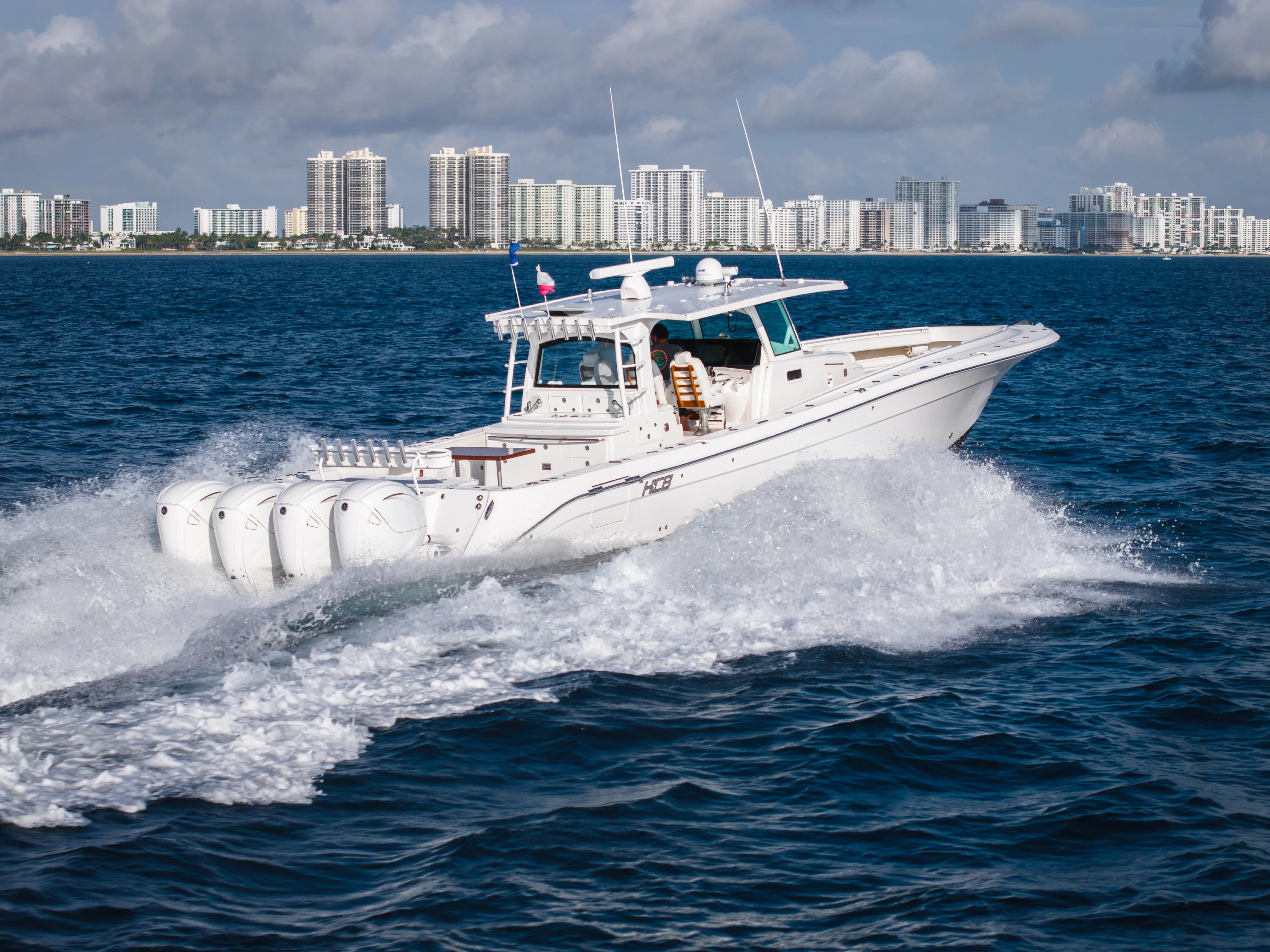 2020 HCB 53 Suenos Image Thumbnail #3