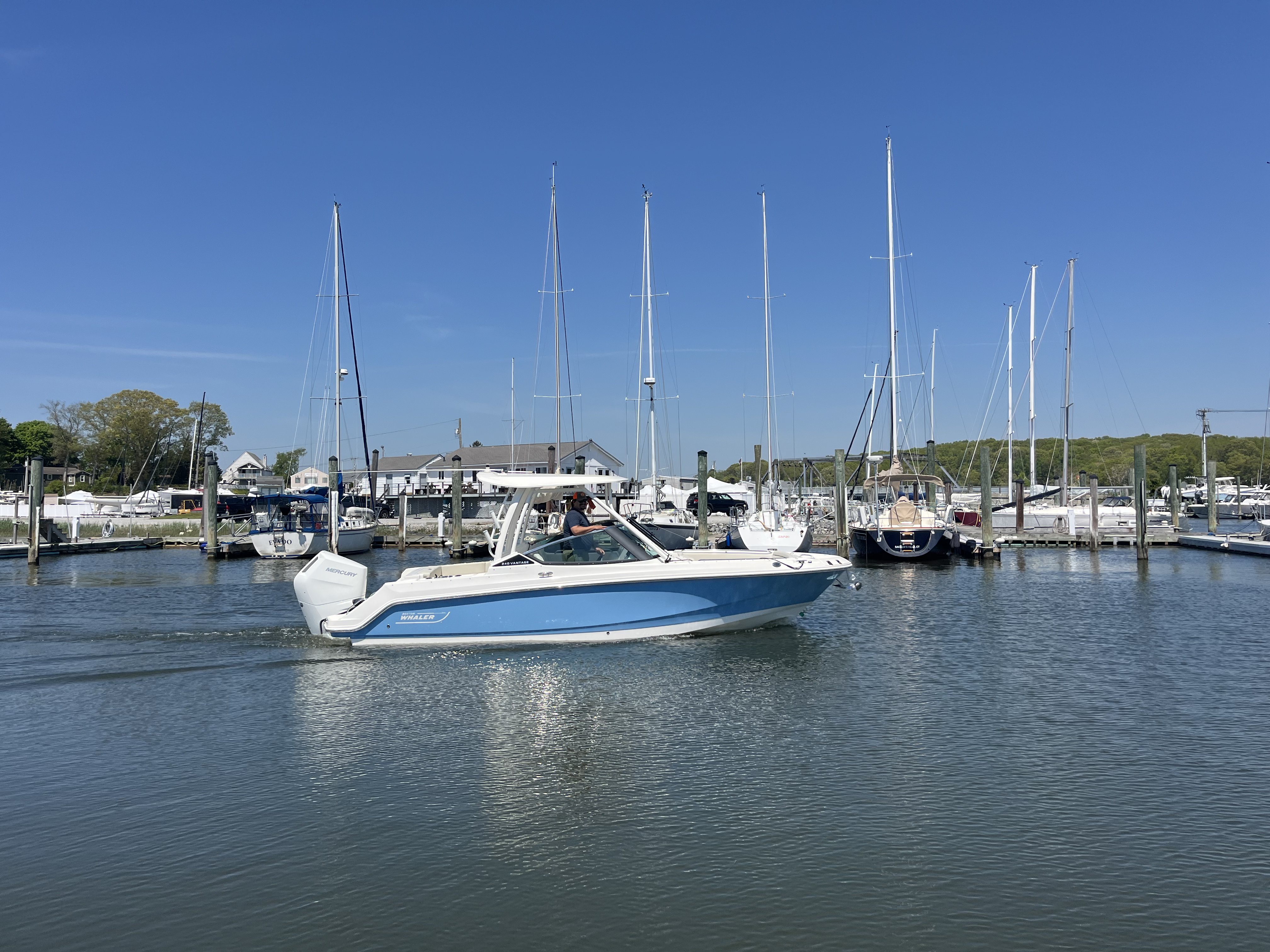 2026 Boston Whaler 240 Vantage