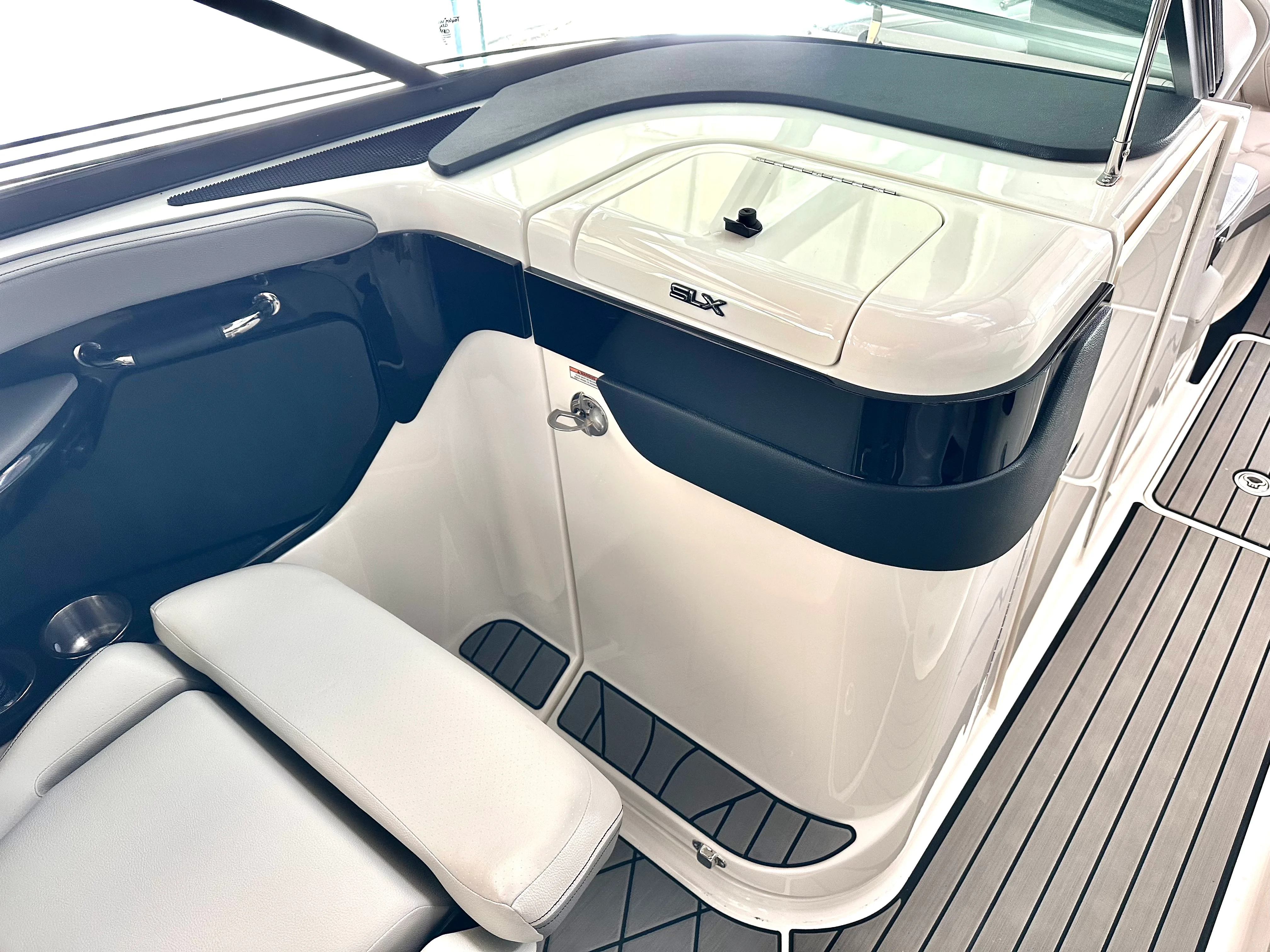 2024 Sea Ray 260 SLX OB Image Thumbnail #17