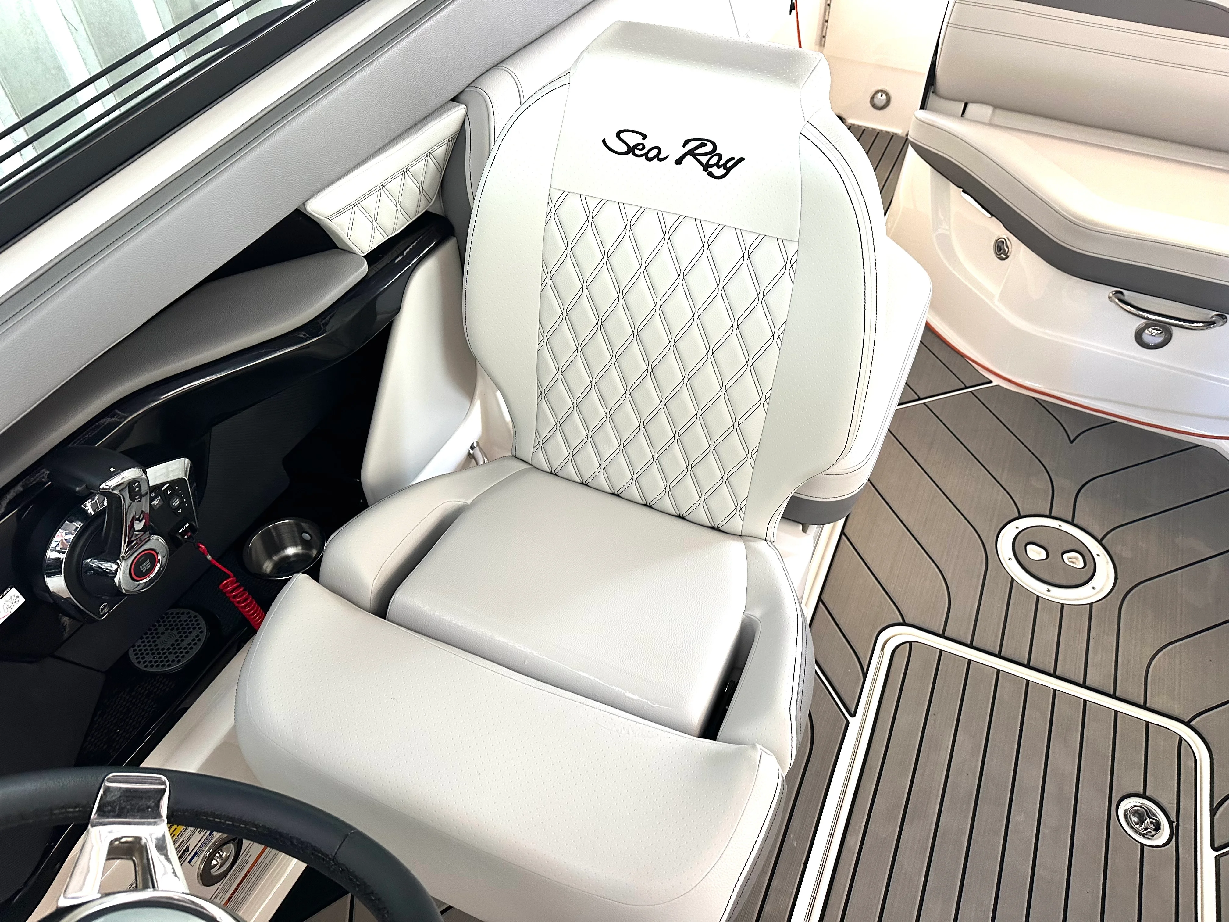 2024 Sea Ray 260 SLX OB Image Thumbnail #12