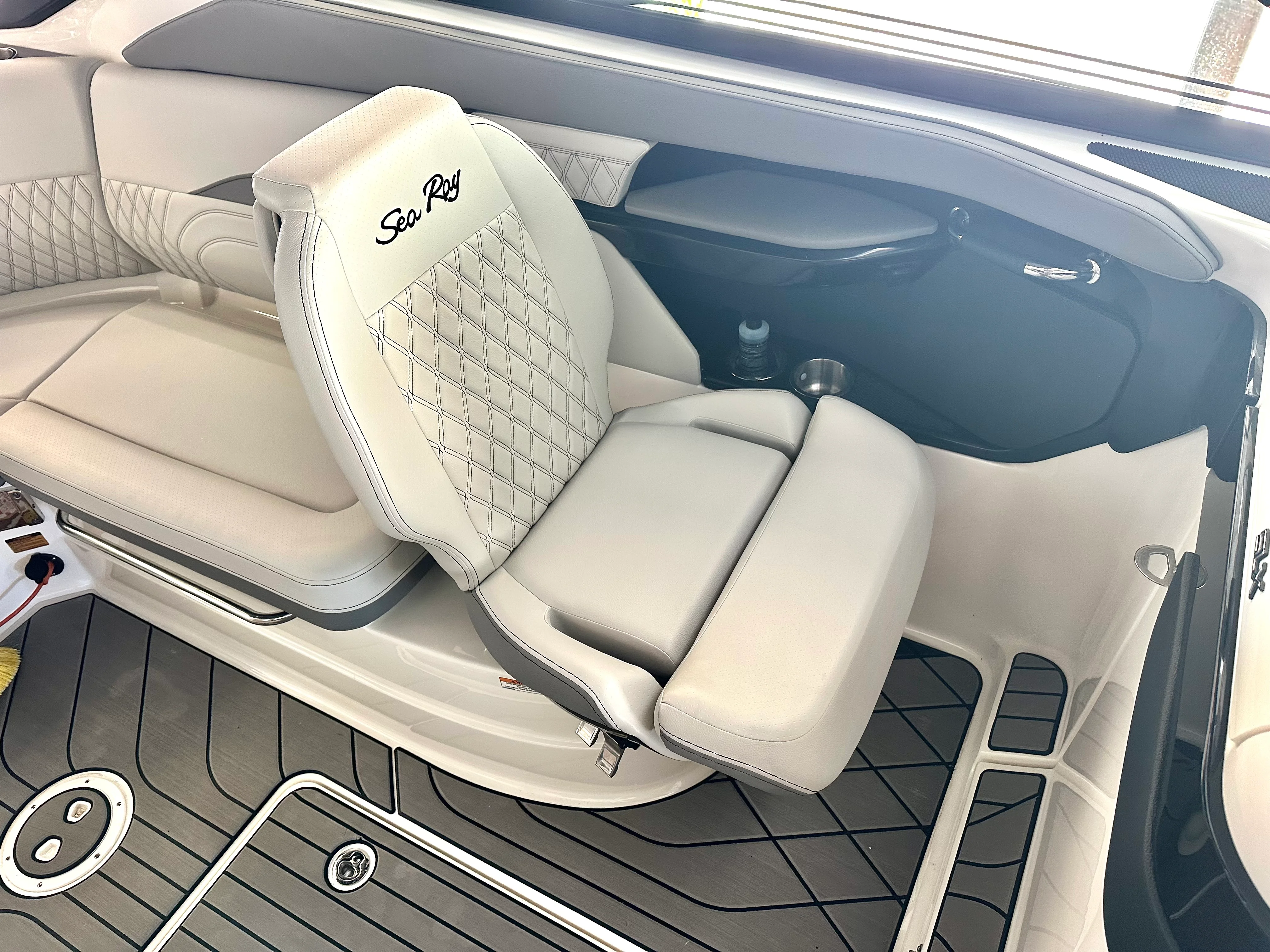 2024 Sea Ray 260 SLX OB Image Thumbnail #14