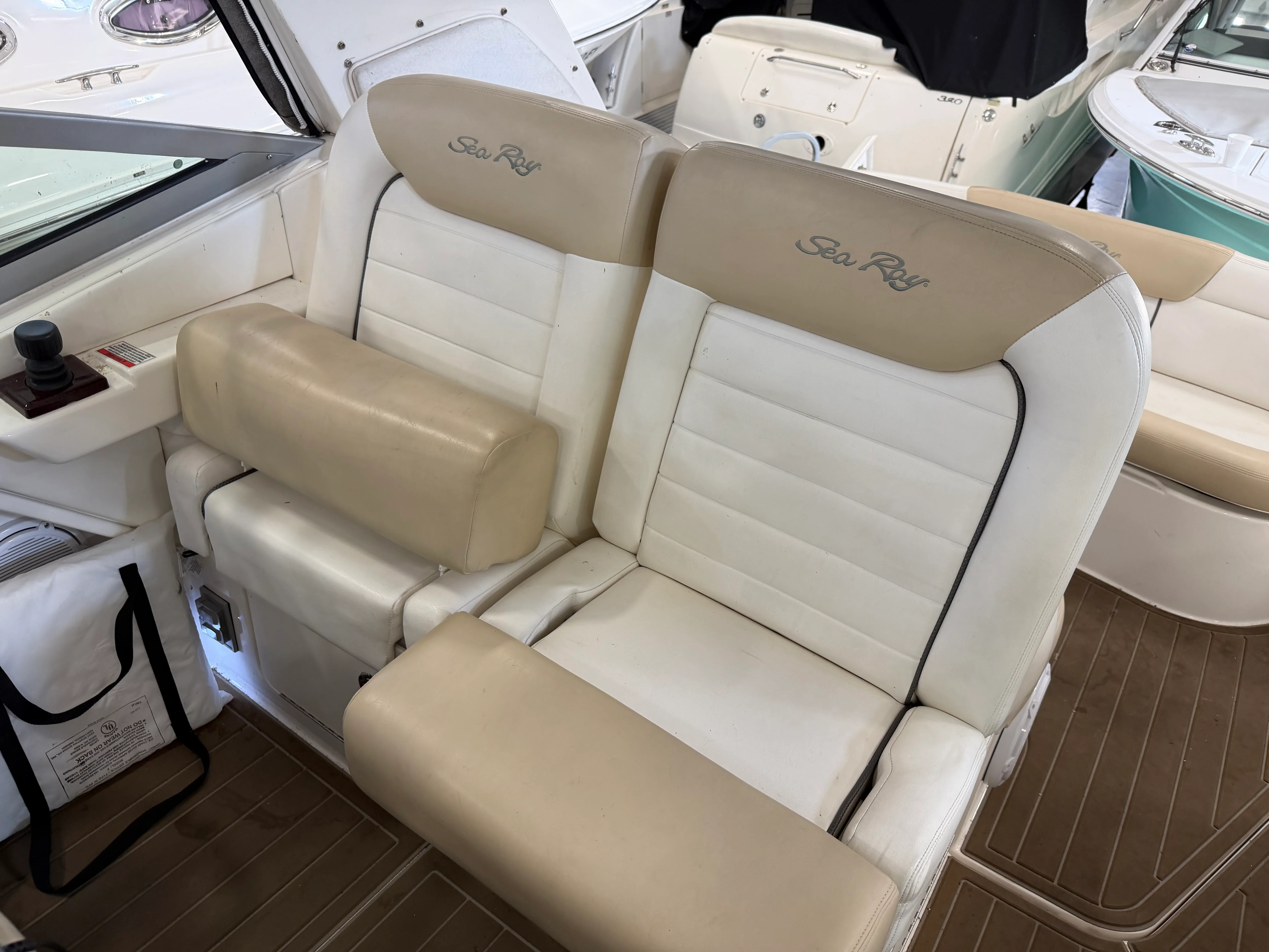 2010 Sea Ray 330 SUNDANCER Image Thumbnail #2