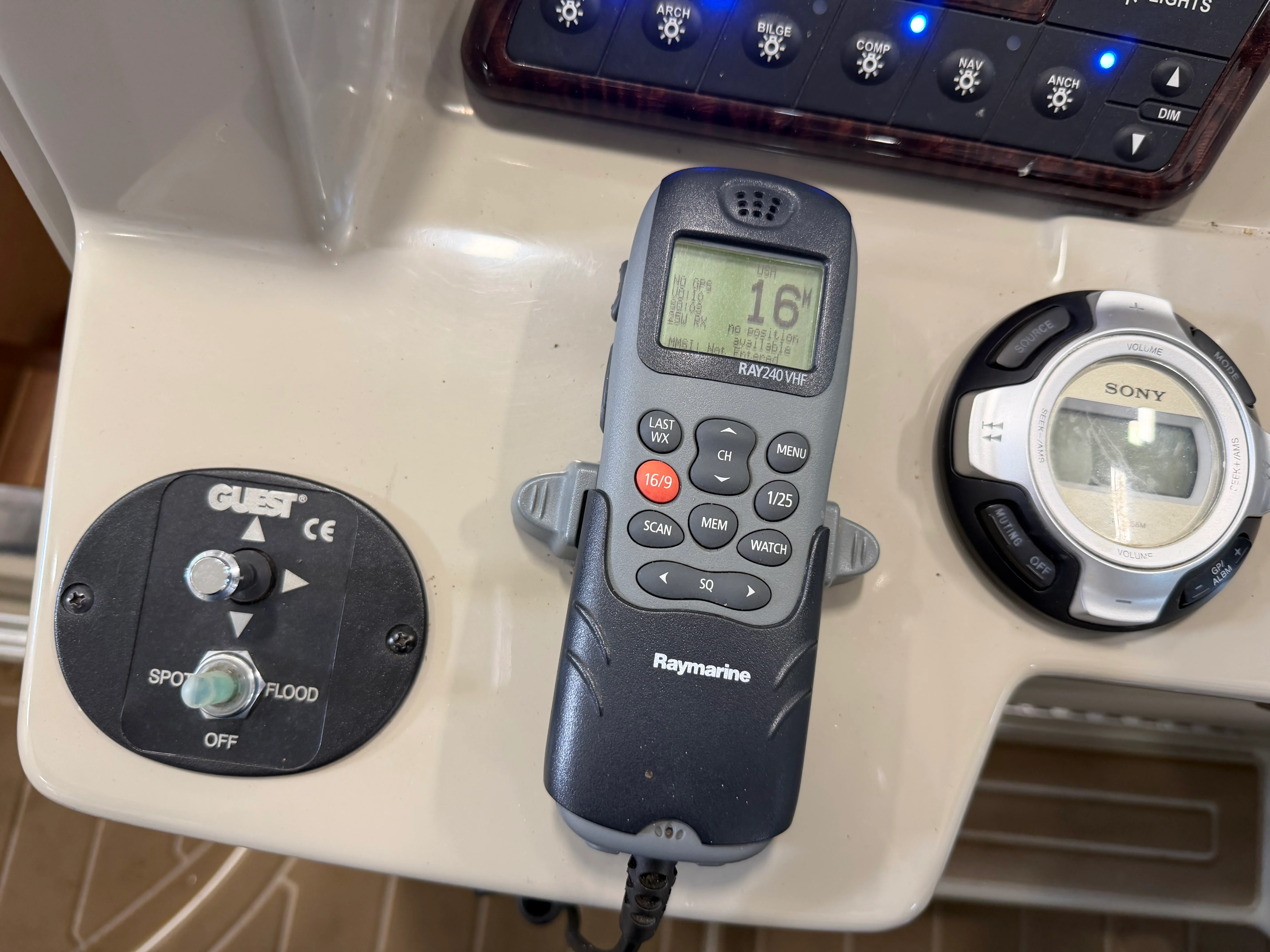 2010 Sea Ray 330 SUNDANCER Image Thumbnail #12