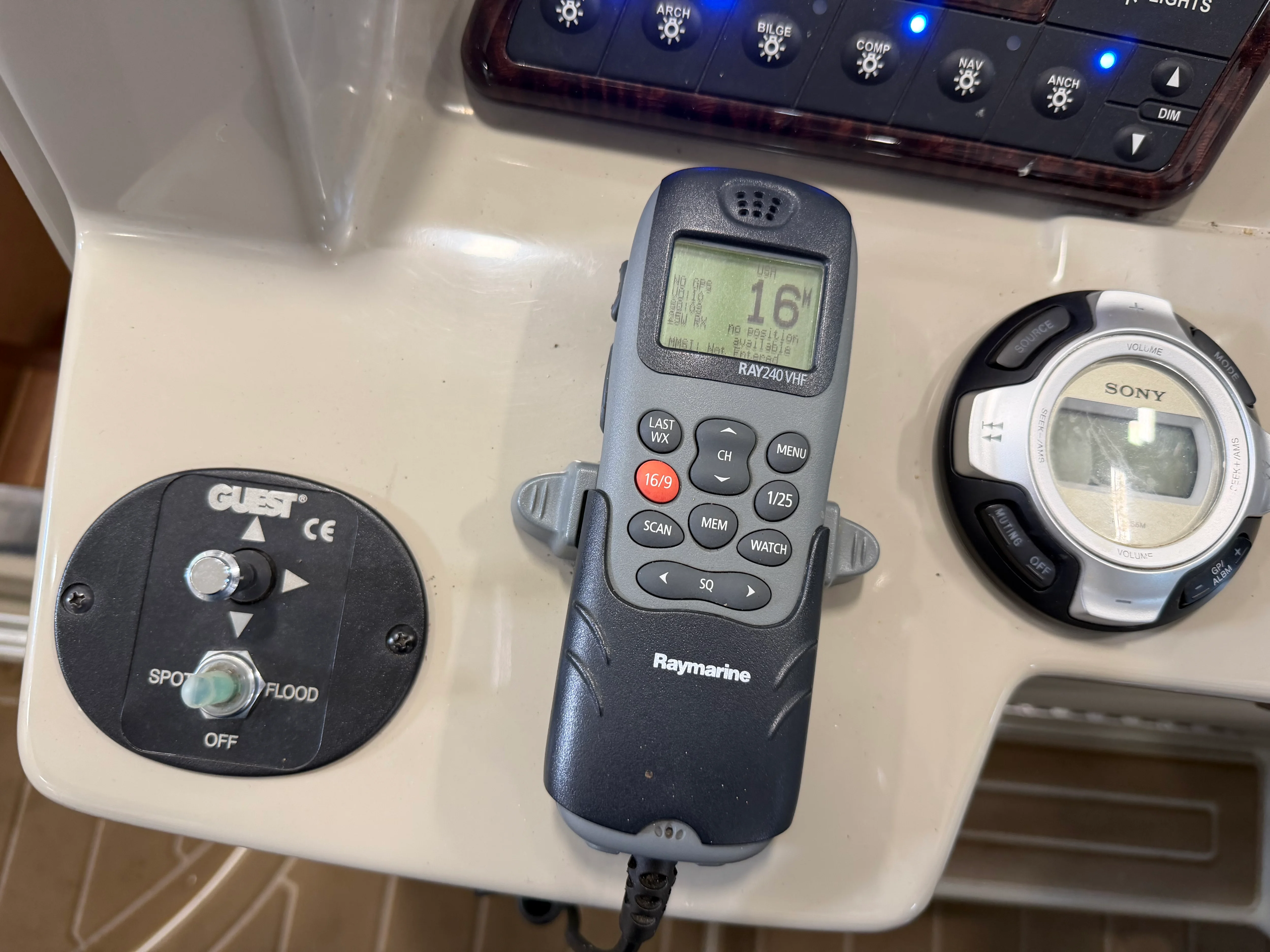 2010 Sea Ray 330 SUNDANCER Image Thumbnail #12