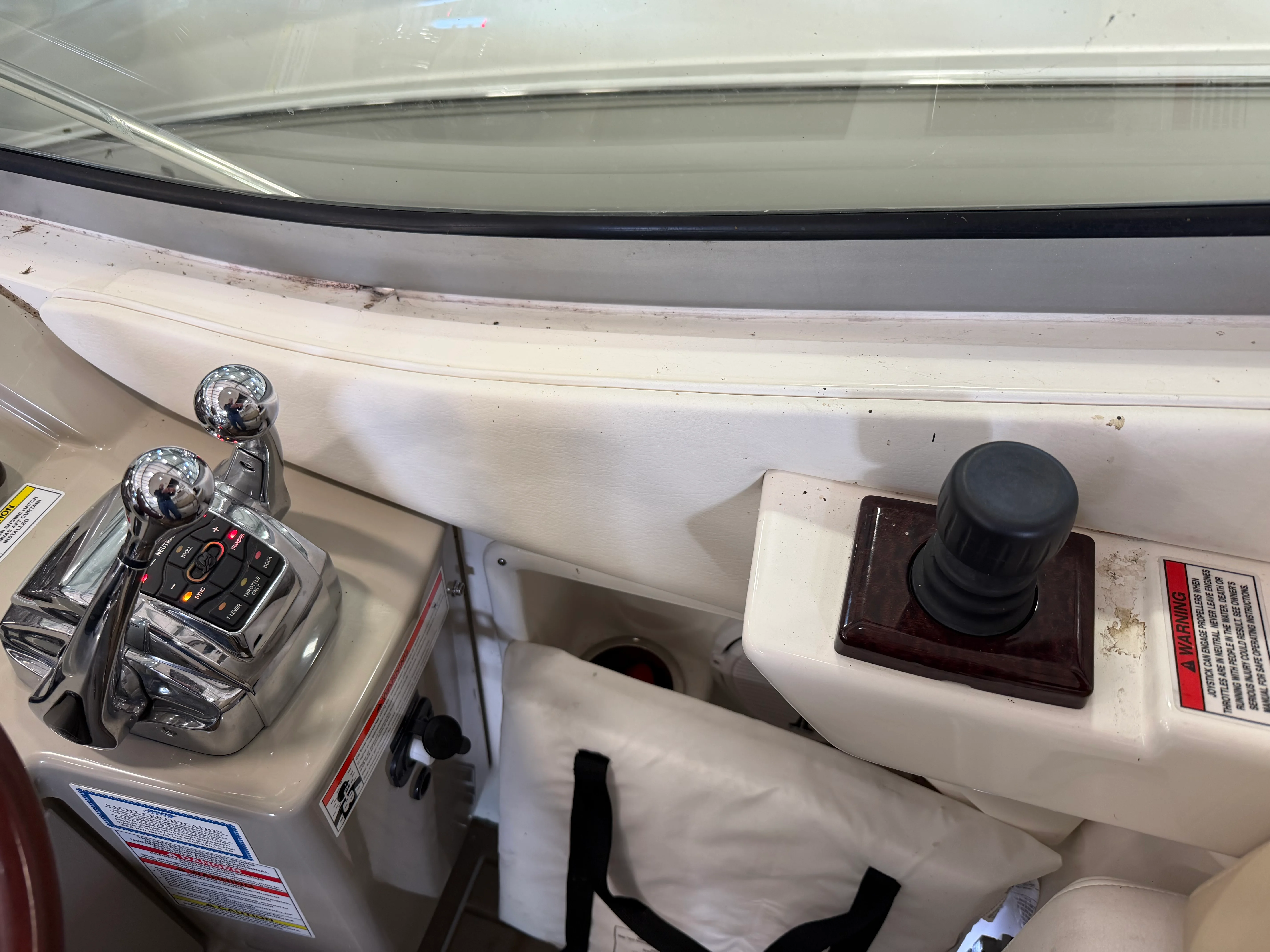 2010 Sea Ray 330 SUNDANCER Image Thumbnail #10