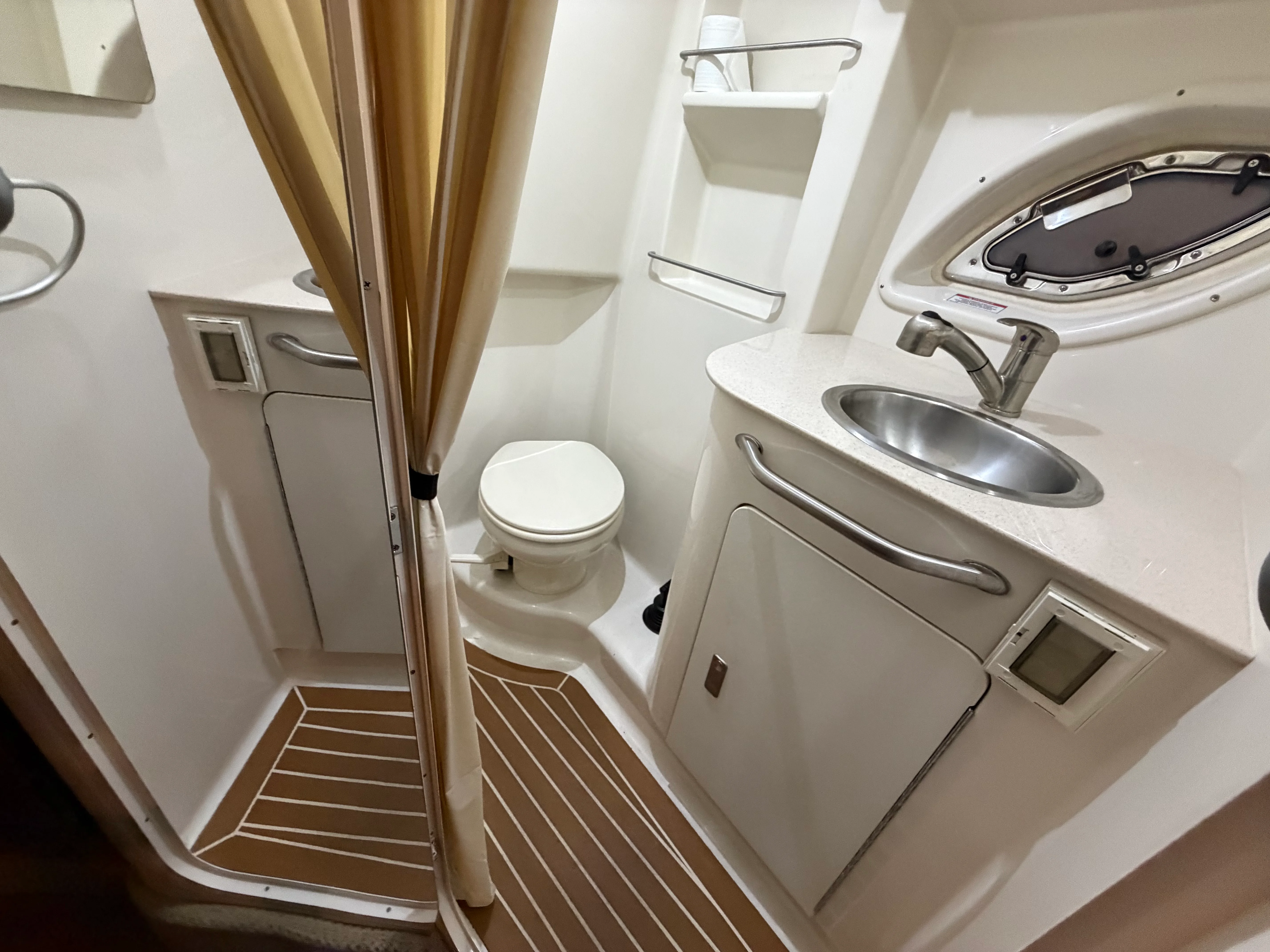 2010 Sea Ray 330 SUNDANCER Image Thumbnail #20