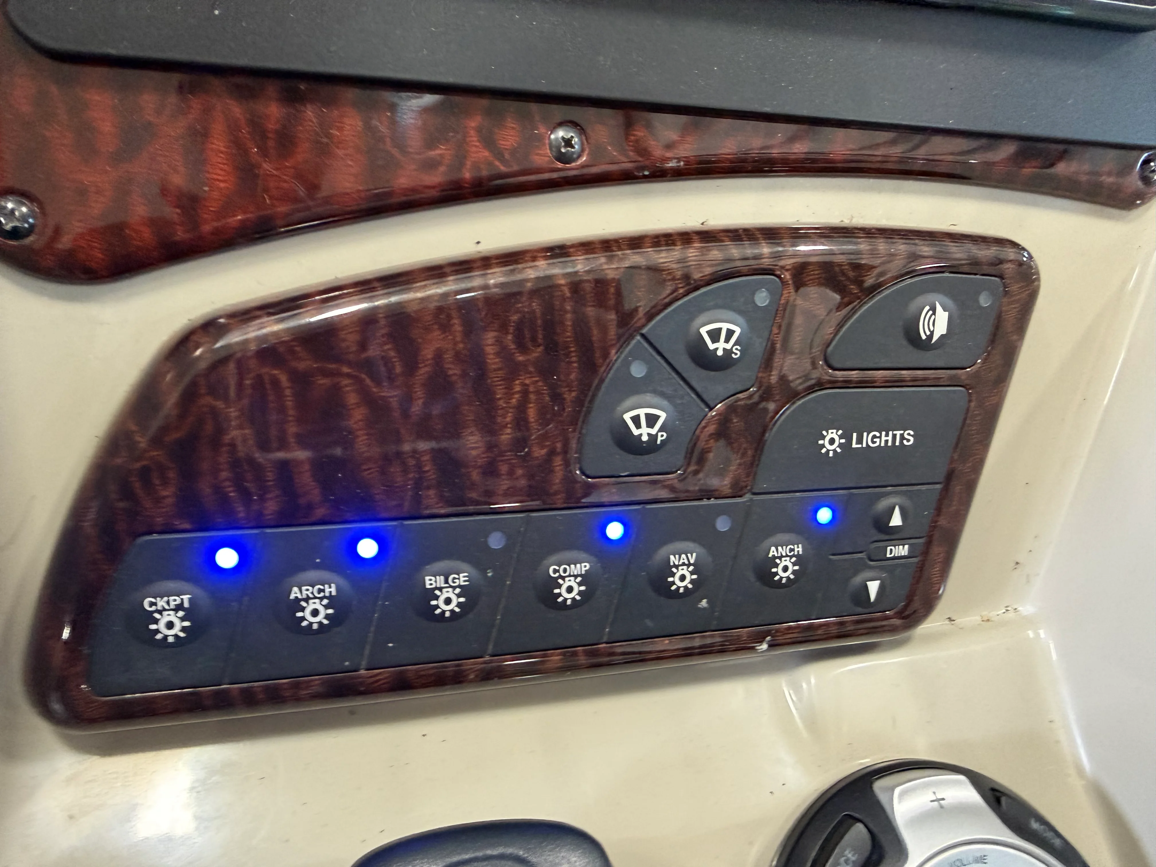 2010 Sea Ray 330 SUNDANCER Image Thumbnail #13