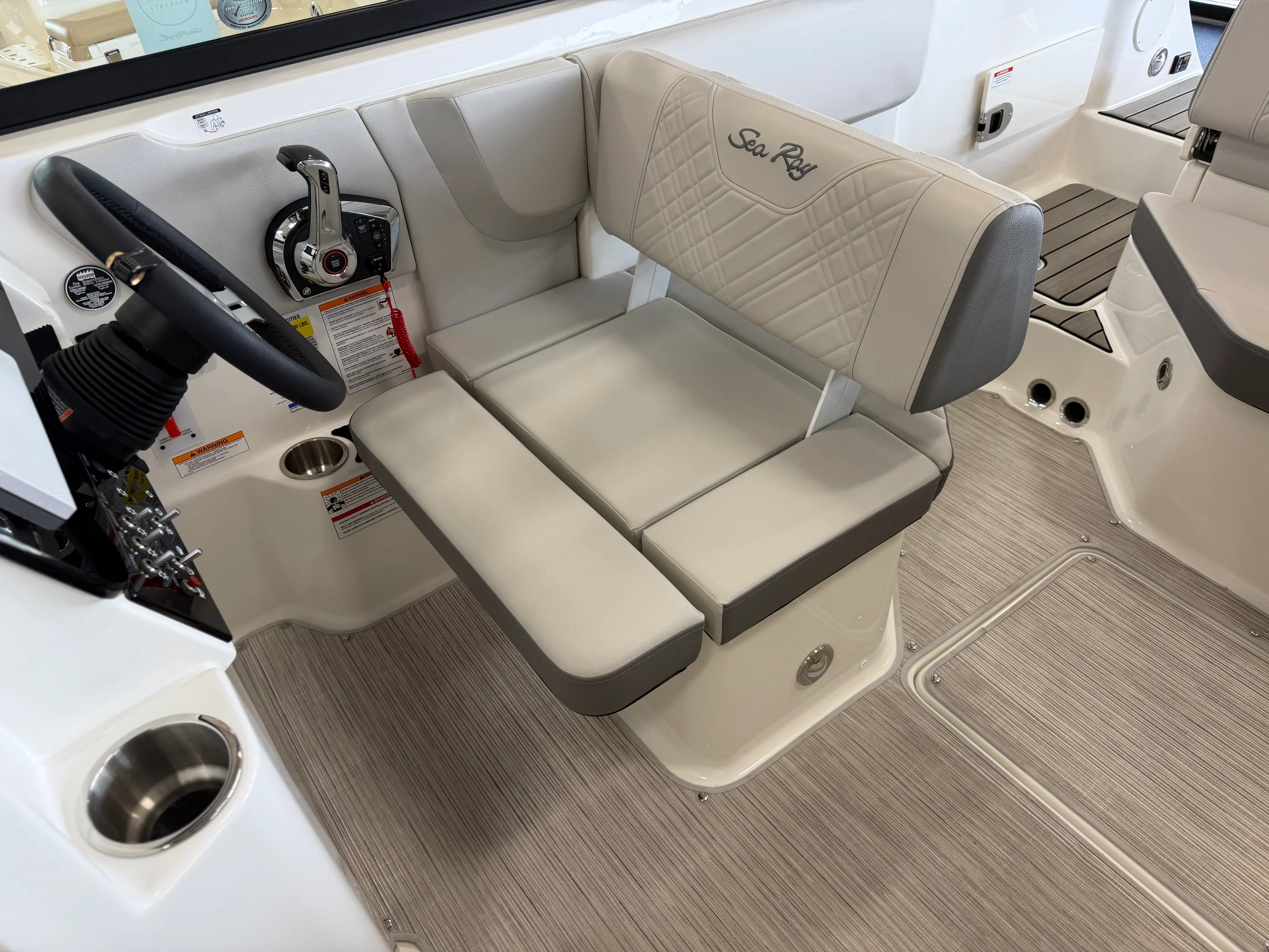 2026 Sea Ray SDX 230 Image Thumbnail #7