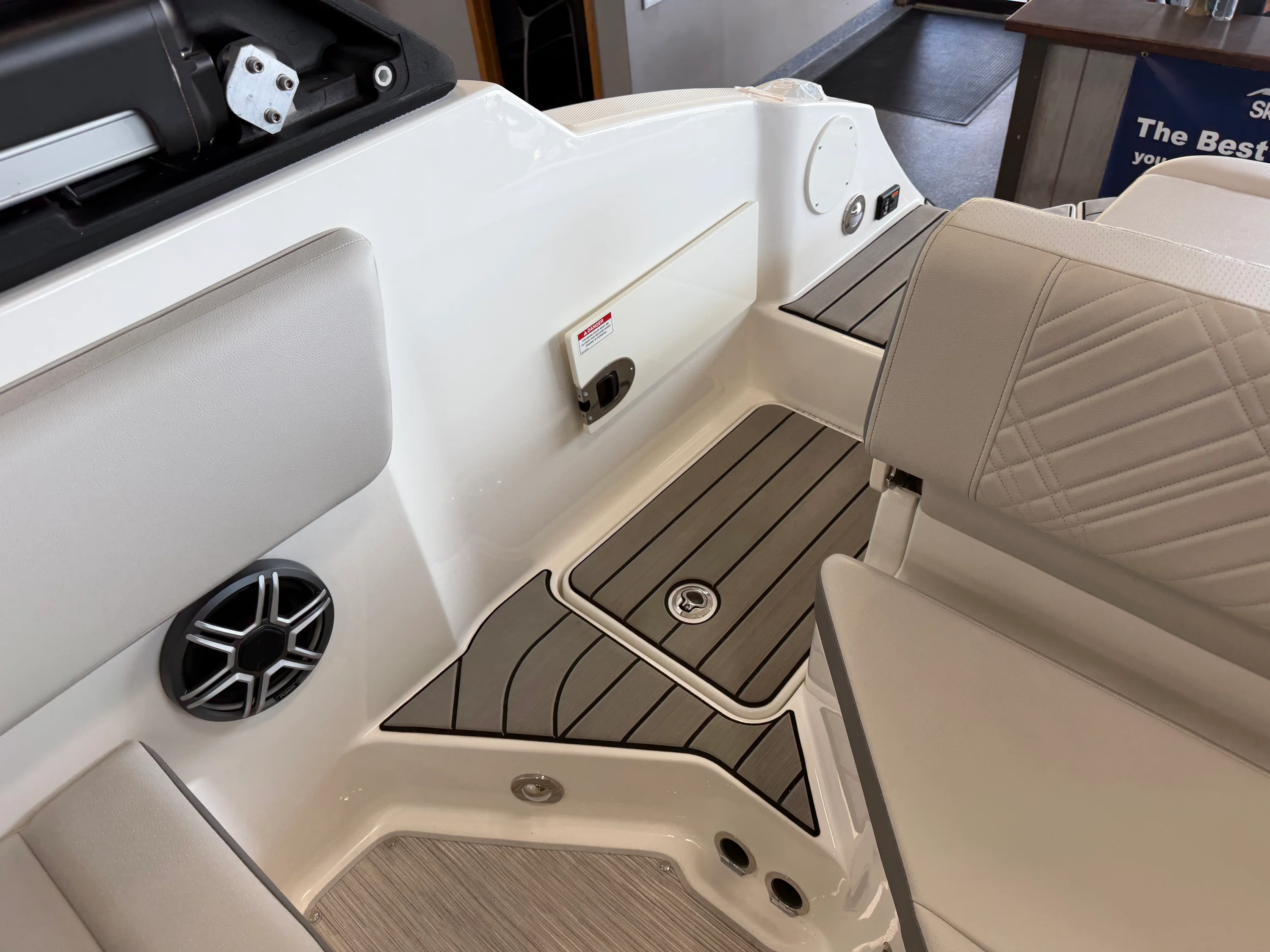 2026 Sea Ray SDX 230 Image Thumbnail #4