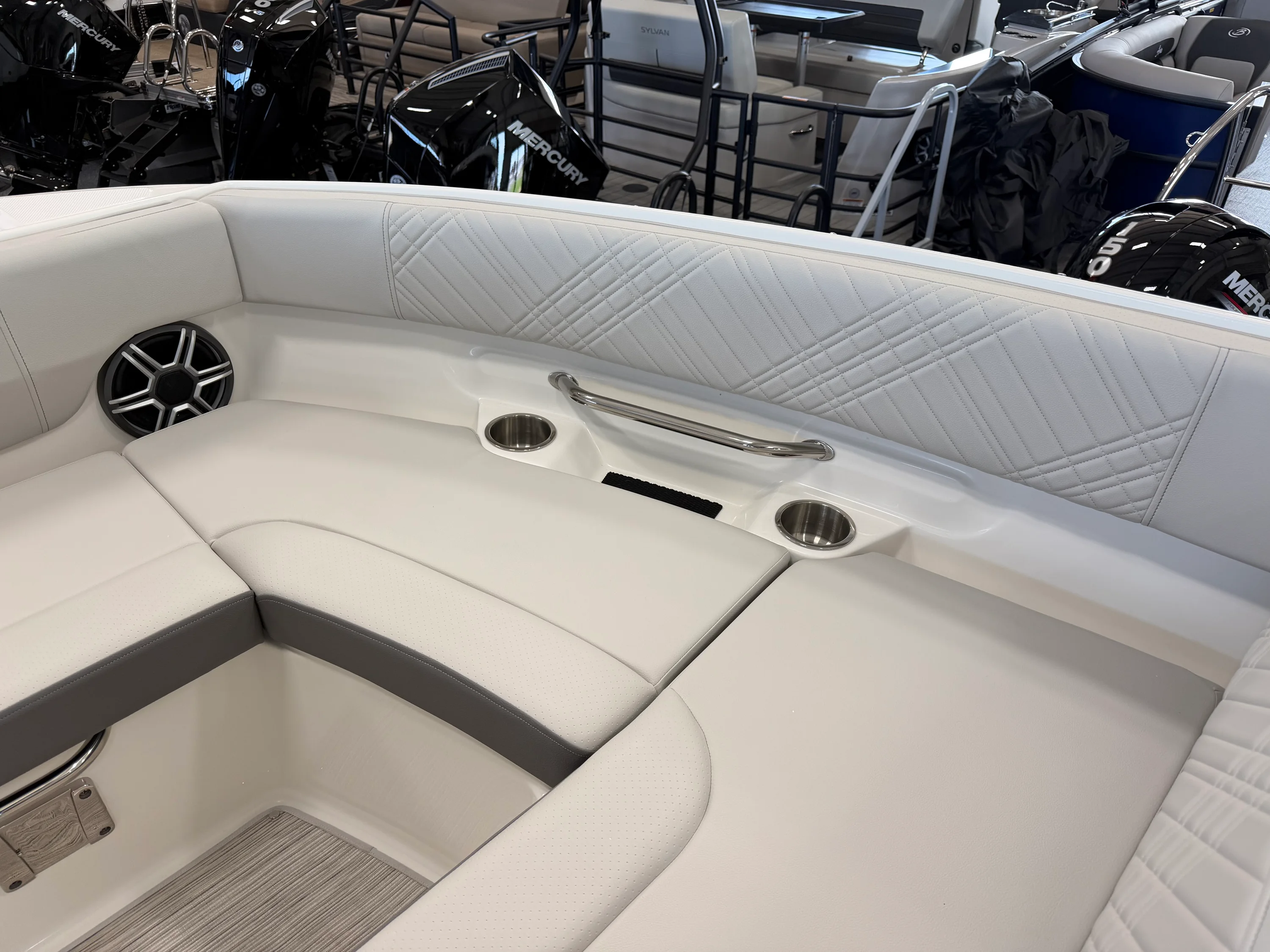 2026 Sea Ray SDX 230 Image Thumbnail #12