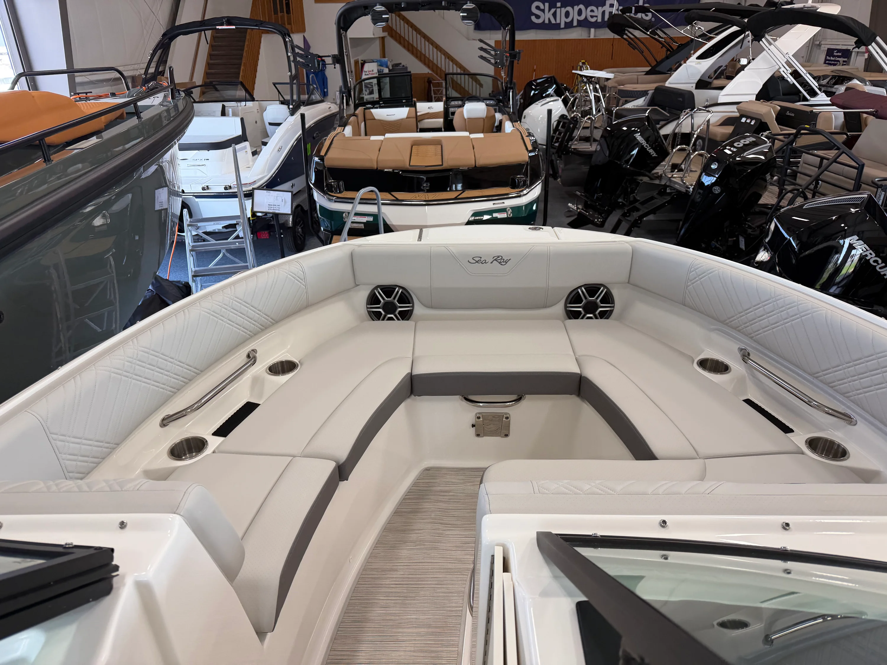 2026 Sea Ray SDX 230 Image Thumbnail #13