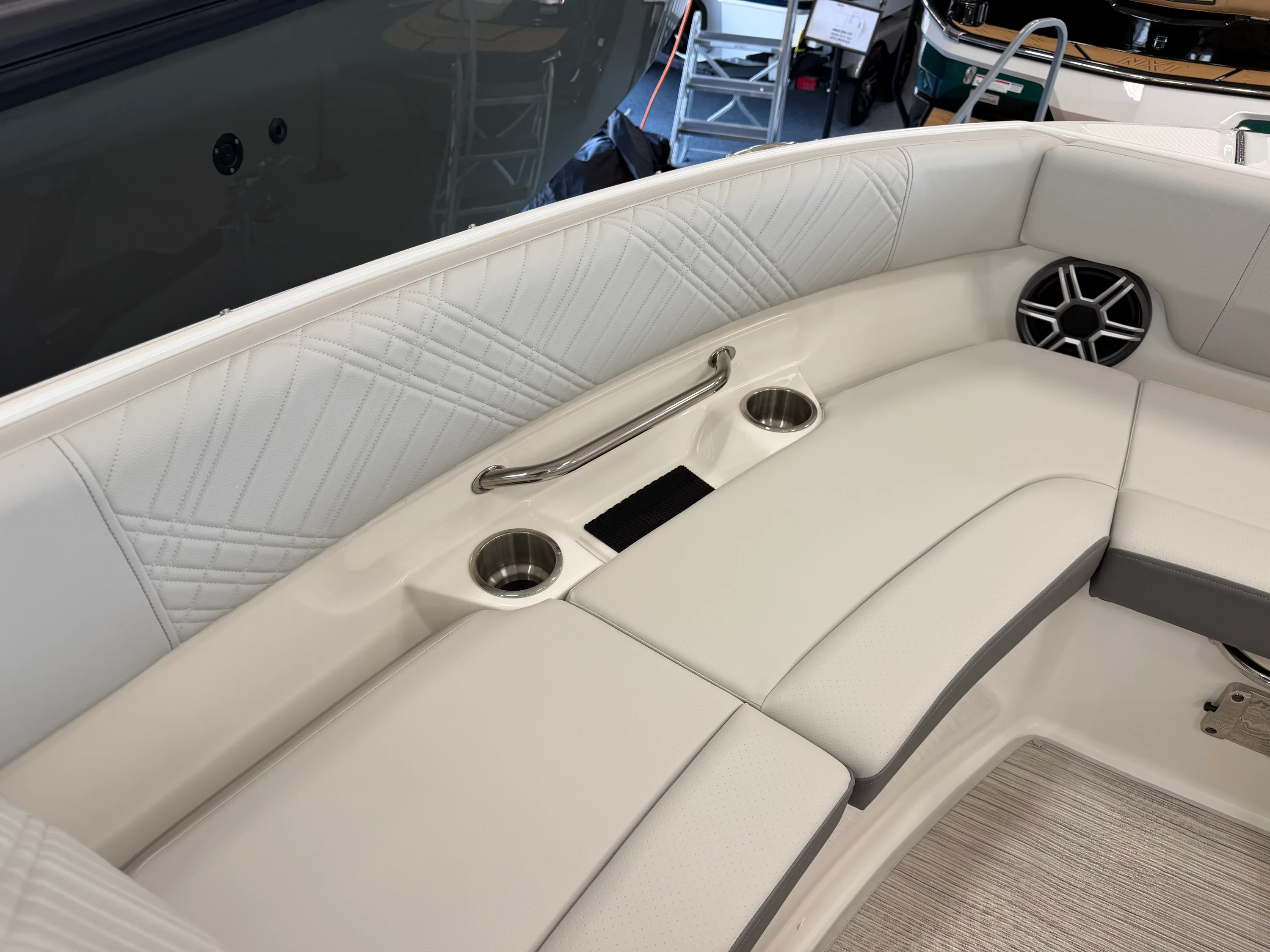 2026 Sea Ray SDX 230 Image Thumbnail #14
