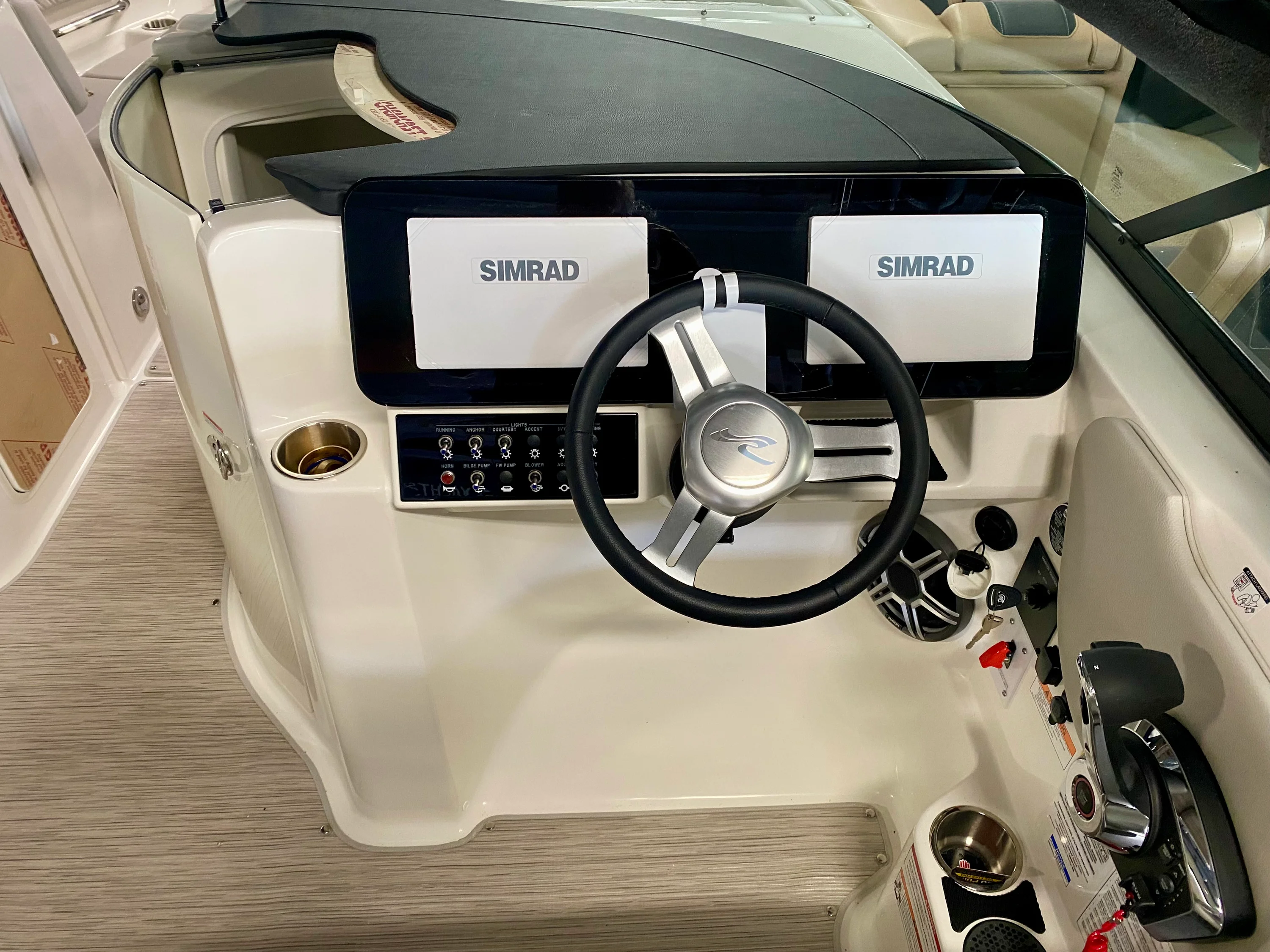 2026 Sea Ray SDX 230 Image Thumbnail #12