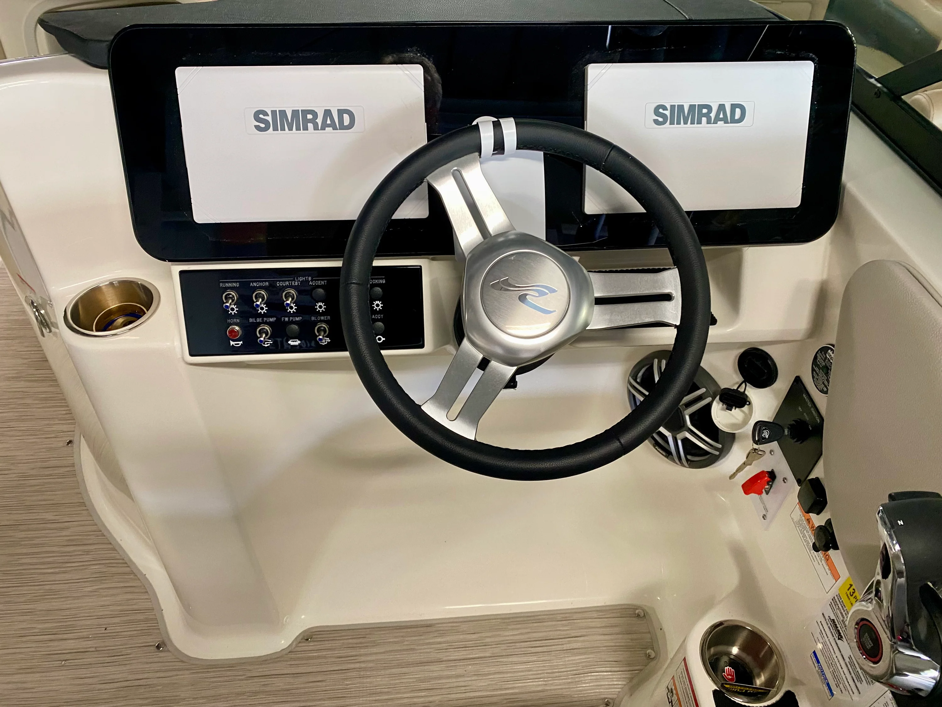 2026 Sea Ray SDX 230 Image Thumbnail #13