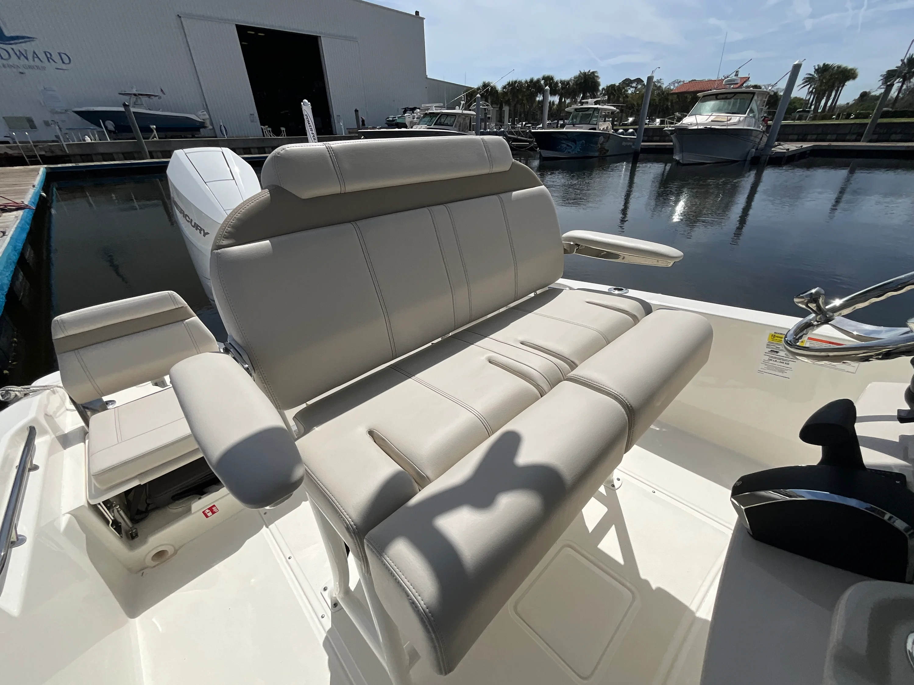 2026 Boston Whaler 250 Dauntless Image Thumbnail #9