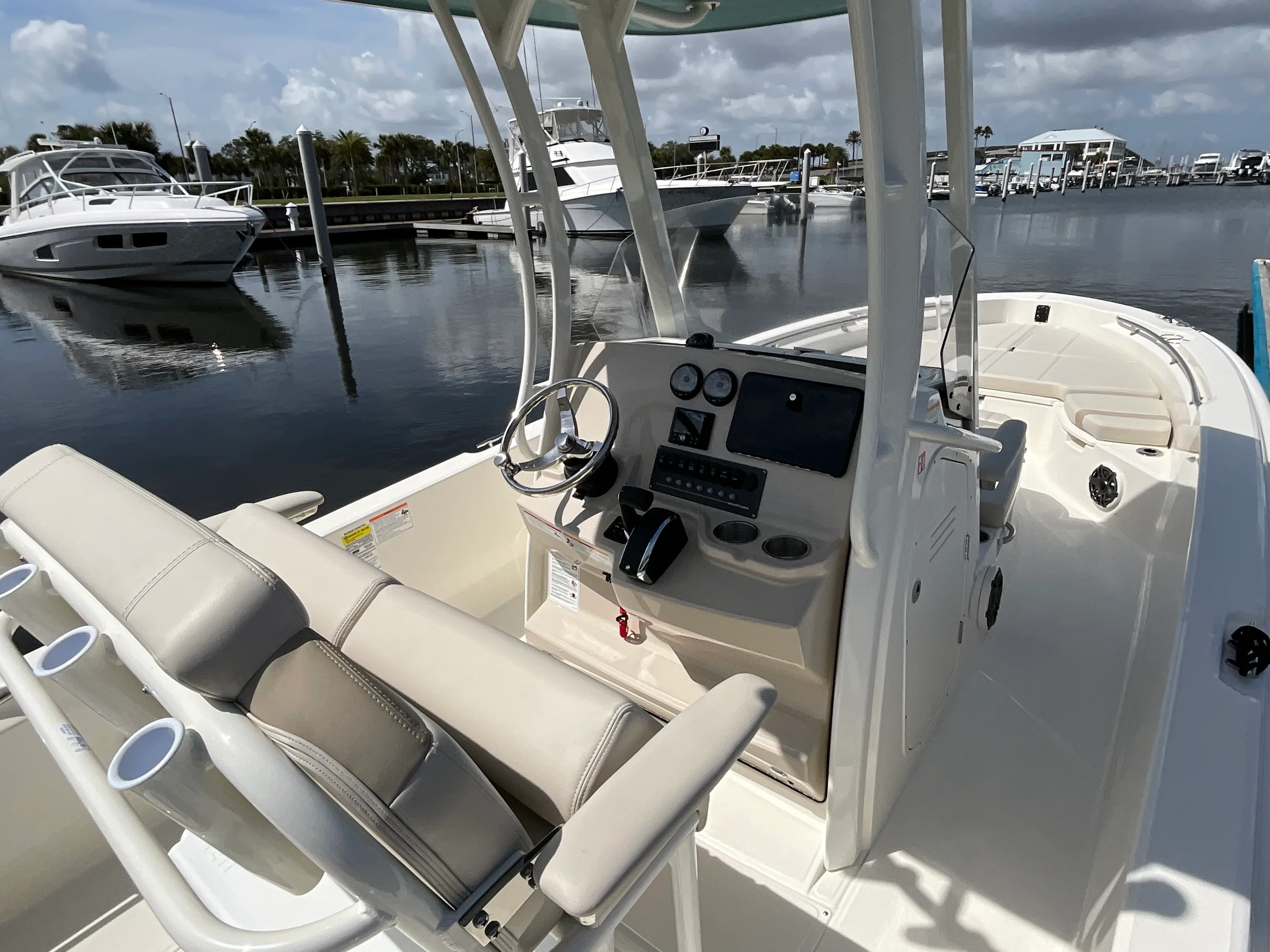 2026 Boston Whaler 250 Dauntless Image Thumbnail #21