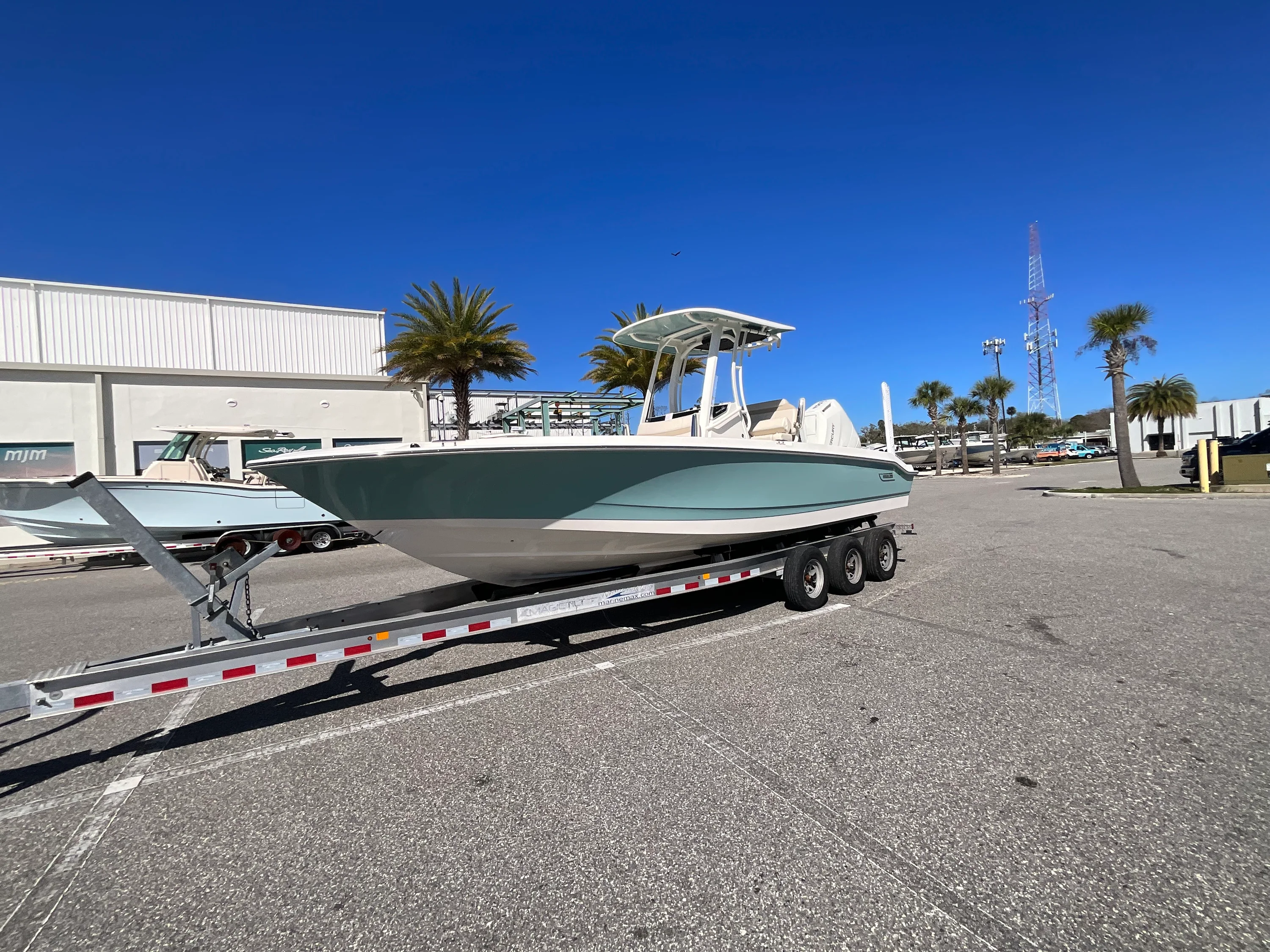 2026 Boston Whaler 250 Dauntless Image Thumbnail #2